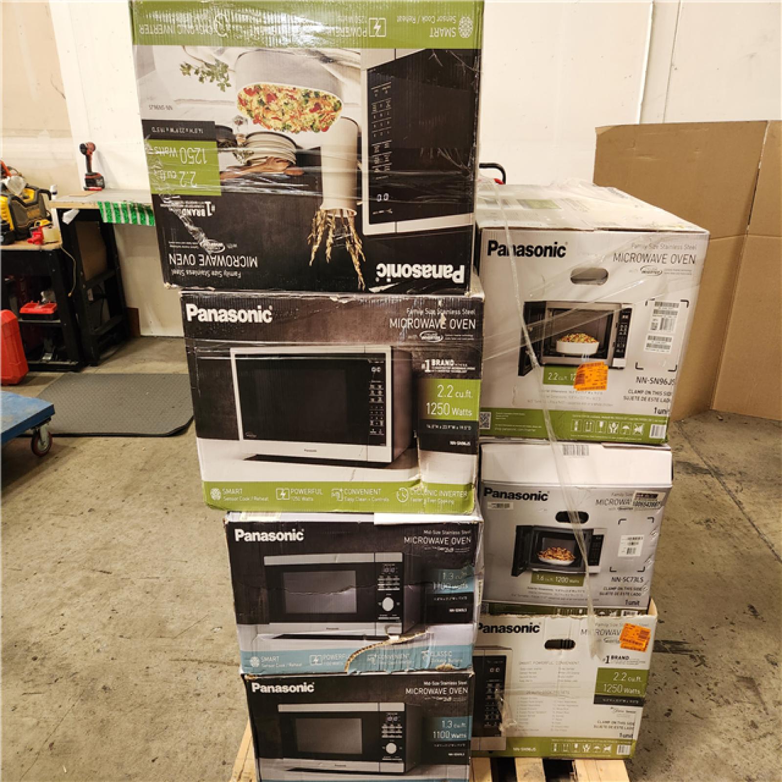 Phoenix Location Mixed Panasonic Countertop Microwave in Stainless Steel Pallet (11 Microwaves)