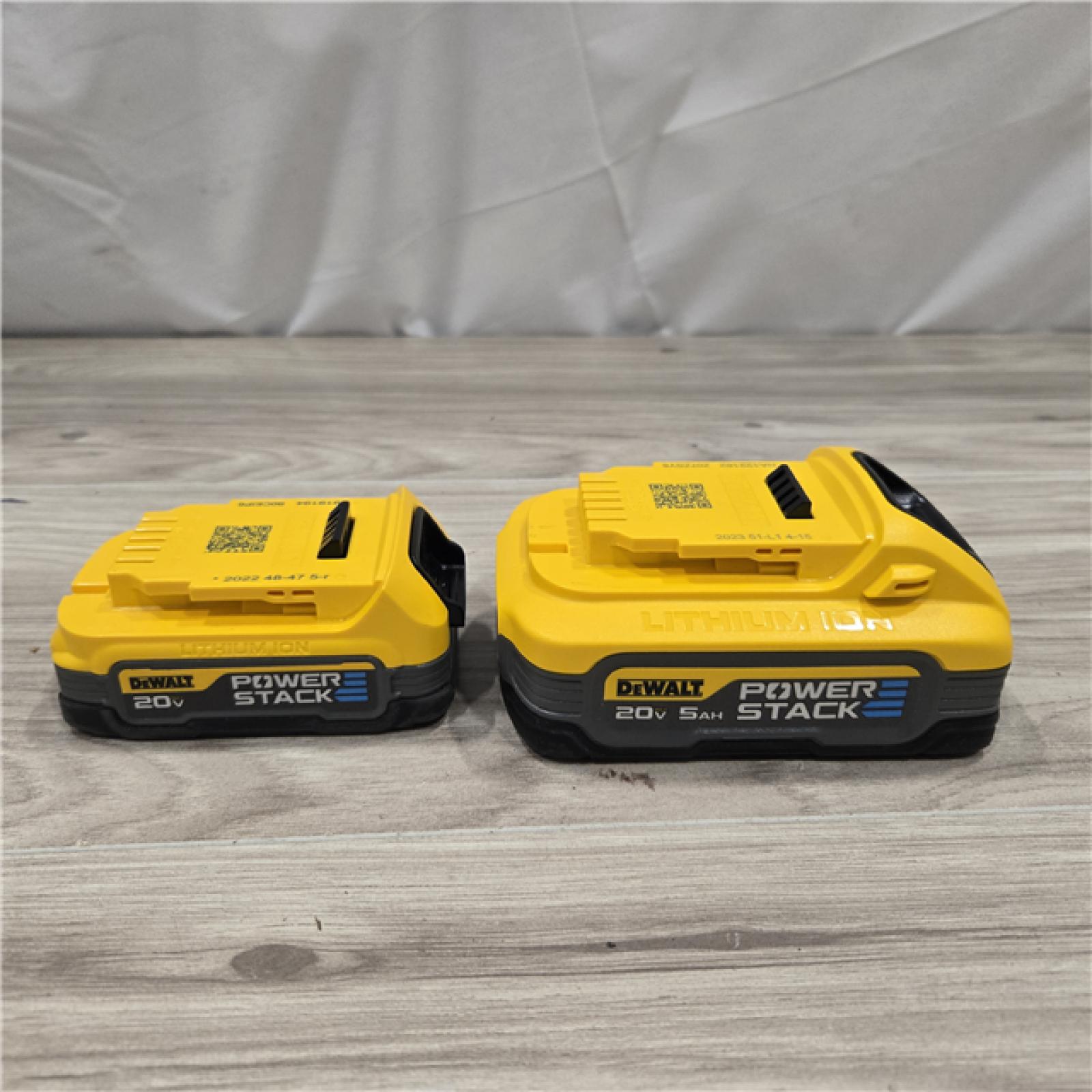 AS-IS Dewalt 20V MAX POWERSTACK Lithium-Ion Batteries and Charger Starter Kit (1.7 Ah/5 Ah) - DCBP315-2C