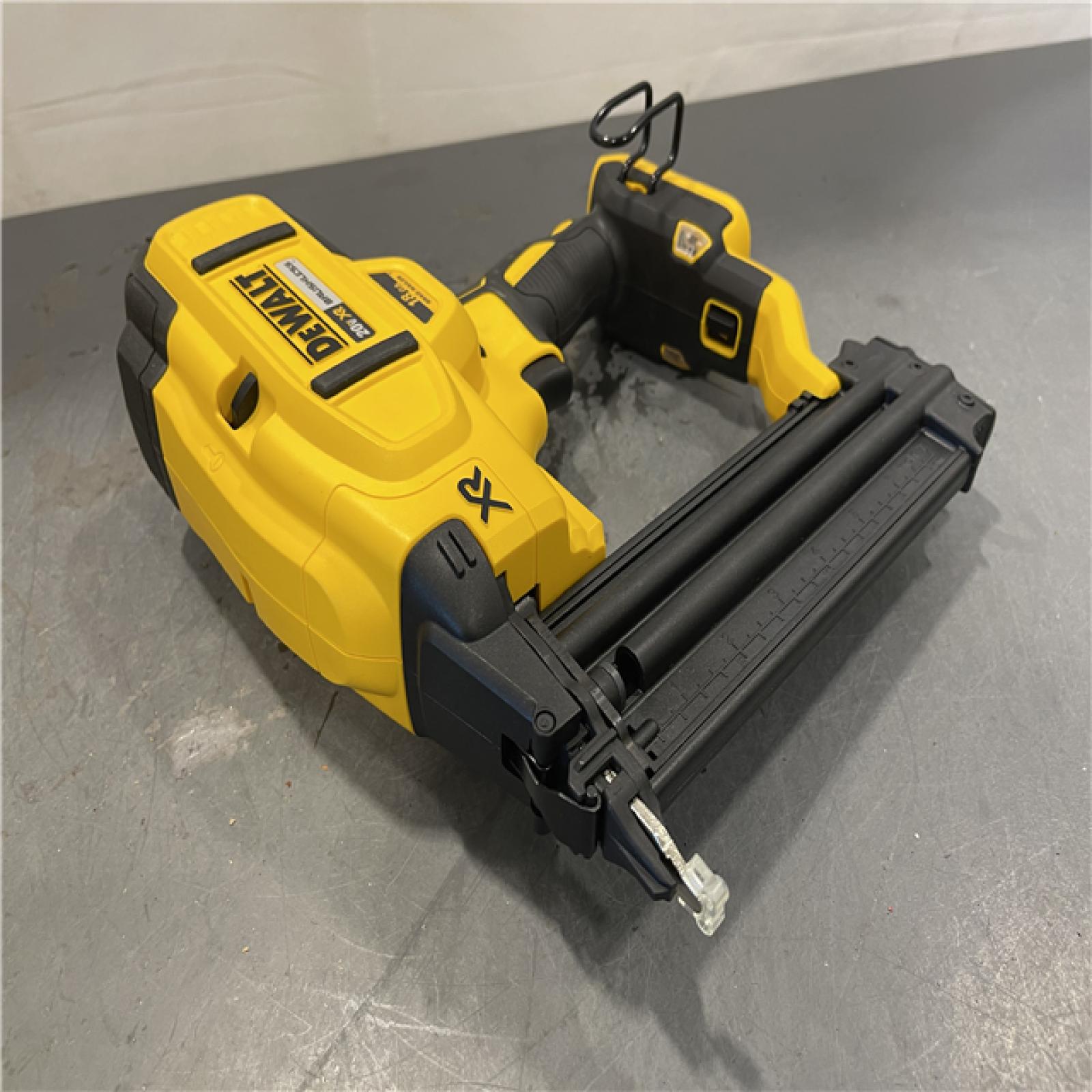 AS-IS - DeWalt 20V MAX XR Lithium-Ion Electric Cordless 18-Gauge Brad Nailer
