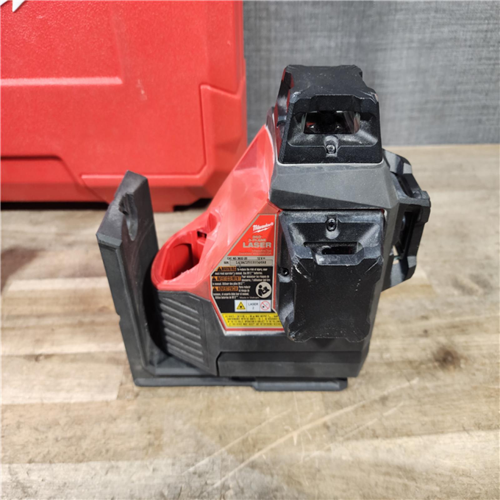 HOUSTON LOCATION - AS-IS Milwaukee-3632-21 M12 Green Beam Laser 360° 3-Plane Kit