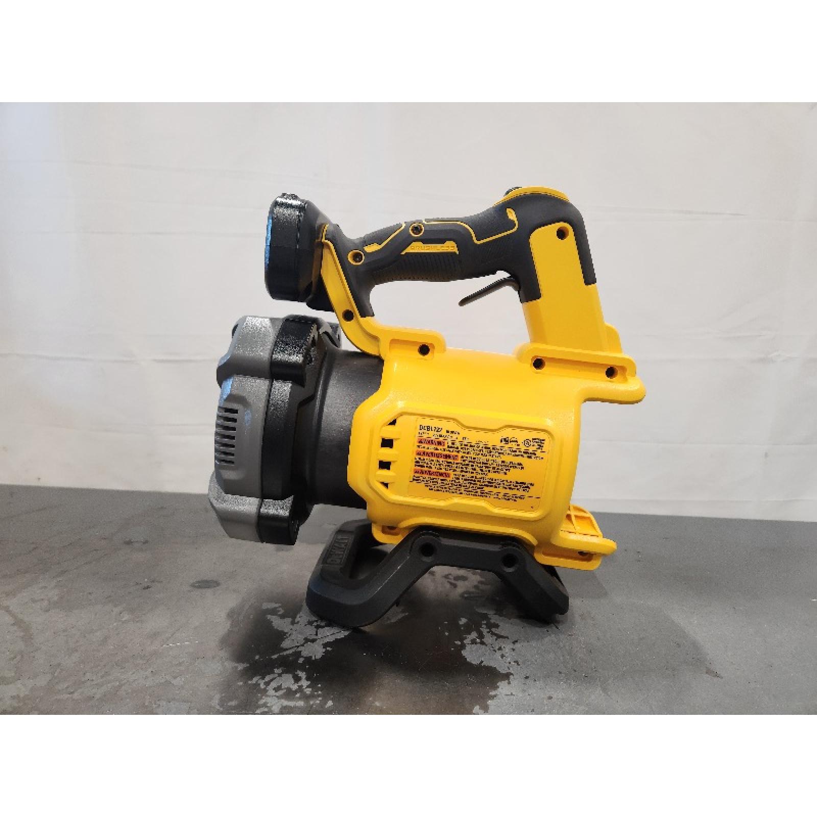 DEWALT 20V MAX Brushless Cordless Handheld Axial Leaf Blower Kit