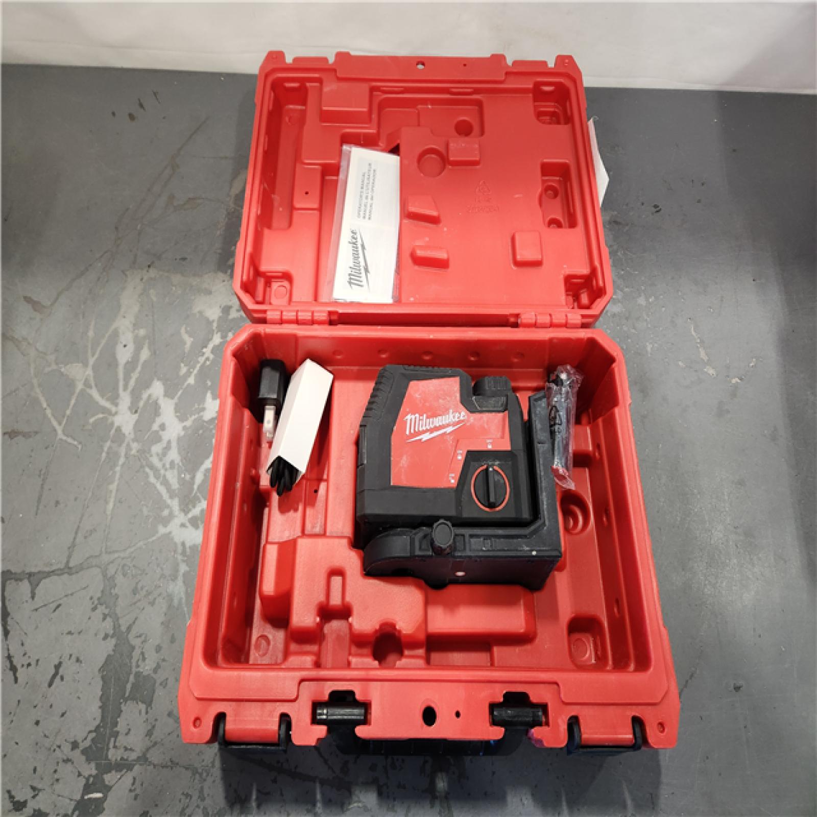 AS-IS- Milwaukee 100 ft. REDLITHIUM Lithium-Ion USB Green Rechargeable Cross Line Laser Level with Charger