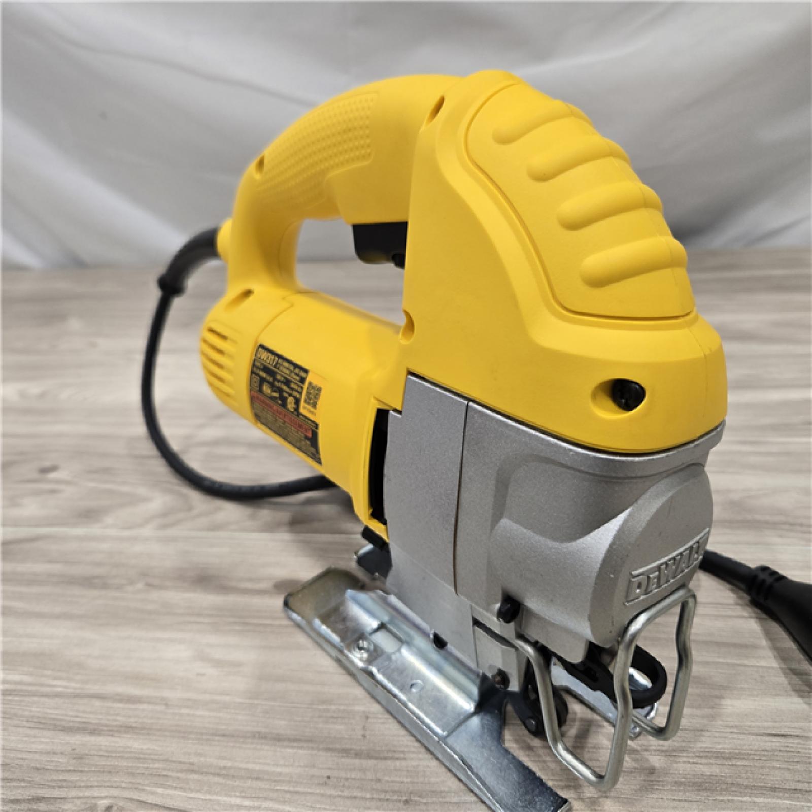 AS-IS DeWalt 5.5 Amp Corded Jig Saw Kit