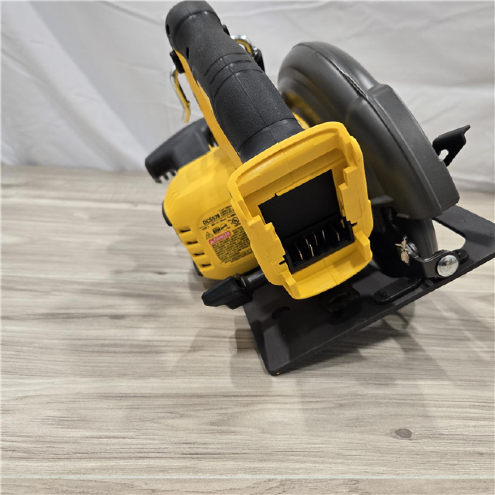 LIKE NEW! - DeWALT Flexvolt Max 7-1/4  60V Brushless Circular Saw