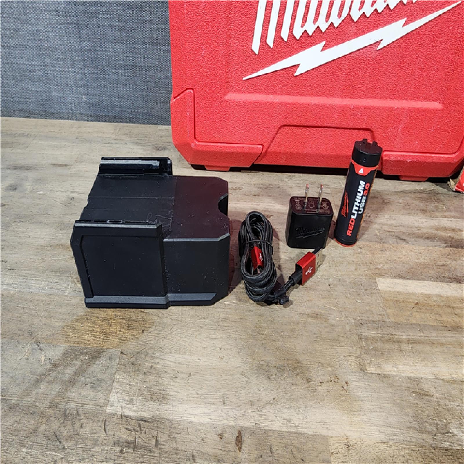 HOUSTON LOCATION - AS-IS Milwaukee-3522-21 Green Beam Laser Cross Line Plumb Point Rechargeable USB Kit