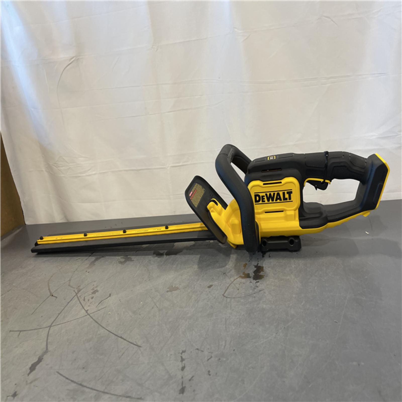 AS-IS - DeWalt 20V MAX 22 in. Cordless Battery Powered Hedge Trimmer
