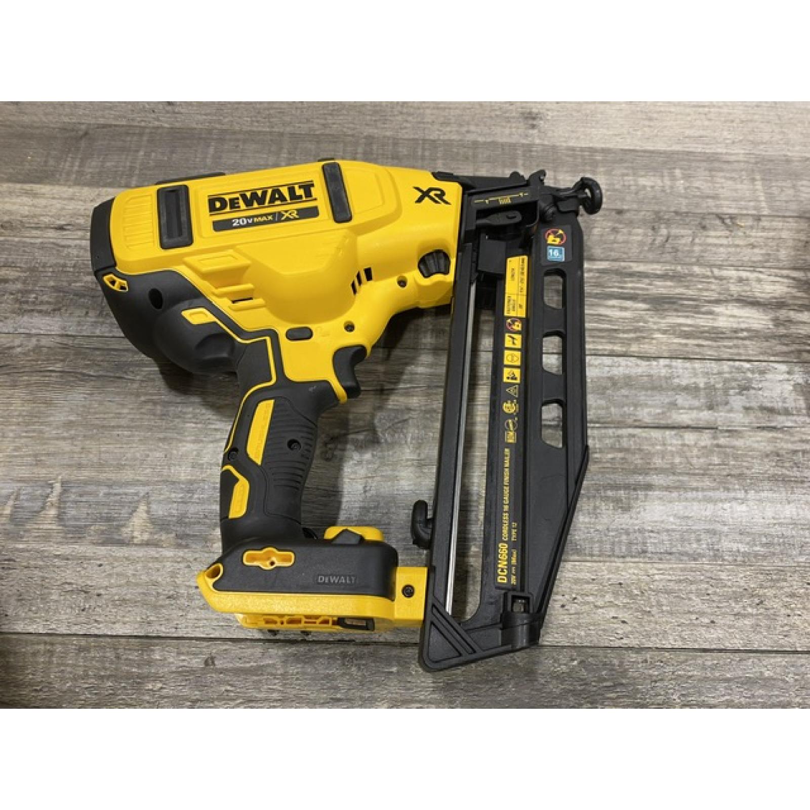 AS-IS DEWALT 20V MAX XR 16-Gauge Electric Cordless Angled Finishing Nailer Kit