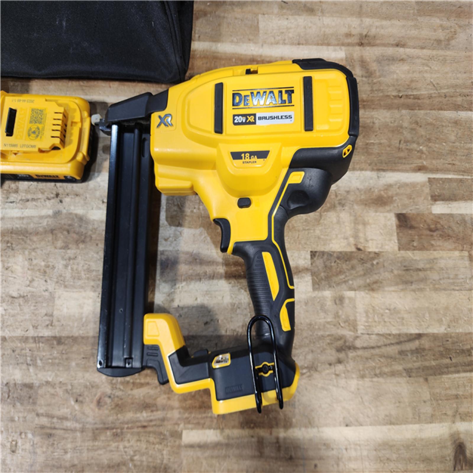 HOUSTON LOCATION - AS - IS DEWALT 20V MAX XR Lithium-Ion Cordless 18-Gauge Narrow Crown Stapler Kit