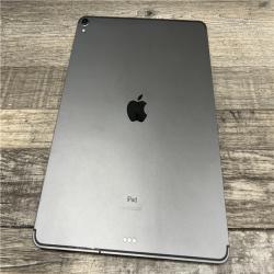 AS-IS Apple - 12.9-Inch iPad Pro (3rd Generation) with Wi-Fi + Cellular - 64GB - Space Gray