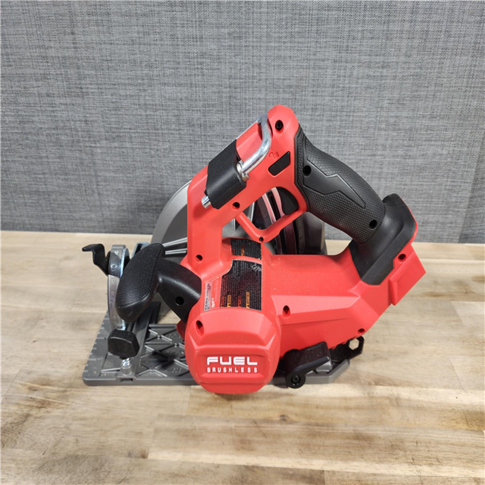 HOUSTON LOCATION - AS-IS Milwaukee Tools M18 FUEL 7-1/4 Circular Saw (Tool Only) 2834-20