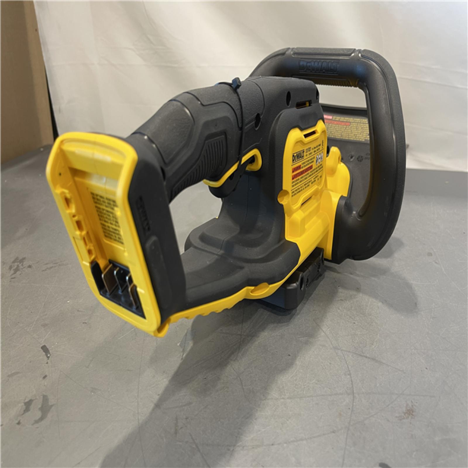 AS-IS - DeWalt 20V MAX 22 in. Cordless Battery Powered Hedge Trimmer
