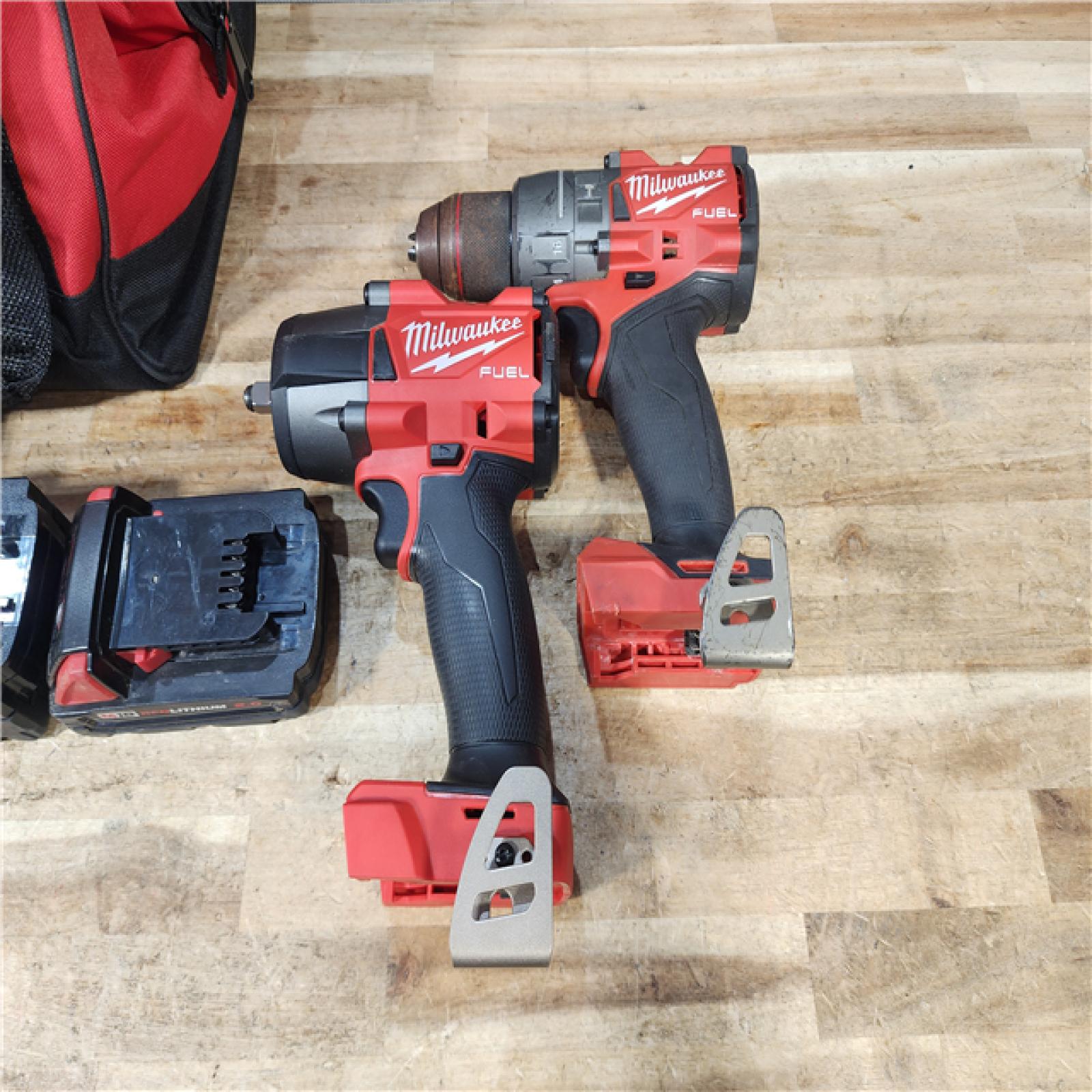 HOUSTON LOCATION - AS - IS Milwaukee 2 Tool Combo Kit W/ (2) Battery & Charger