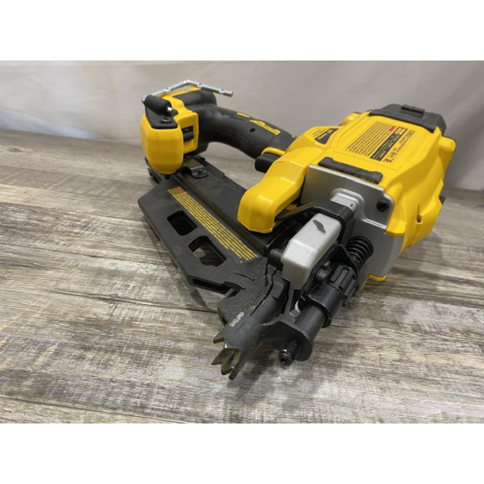 AS-IS DEWALT 20V 30 Degree Cordless Framing Nailer (Tool-Only)