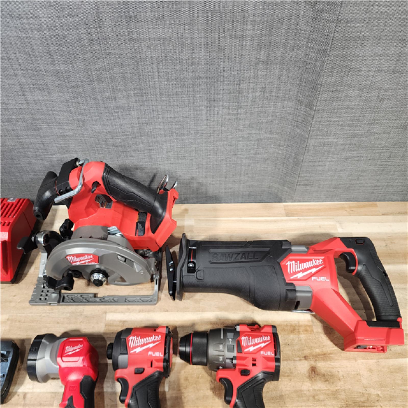 HOUSTON LOCATION - AS-IS Milwaukee 5 Tool Combo Kit W/ (2) Battery & Charger