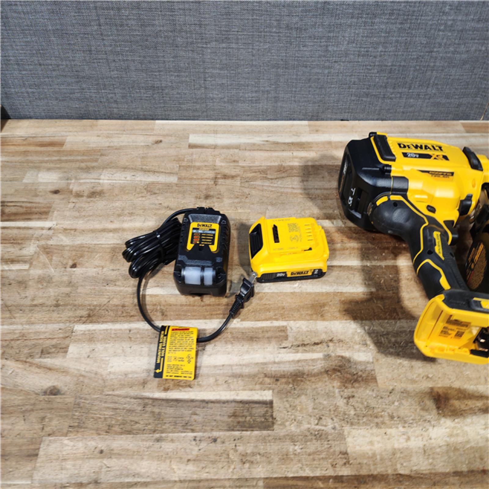 HOUSTON LOCATION - AS - IS DEWALT 20V MAX Lithium-Ion 15-Degree Electric Cordless Roofing Nailer Kit