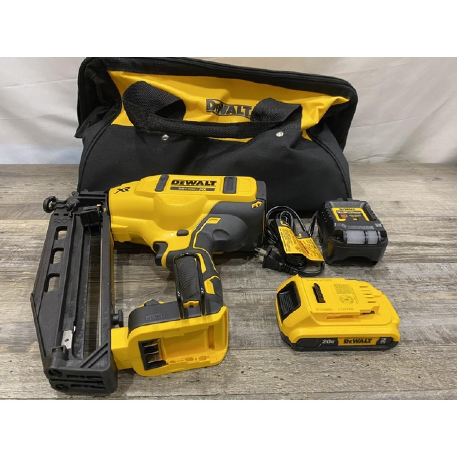 AS-IS DEWALT 20V MAX XR 16-Gauge Electric Cordless Angled Finishing Nailer Kit