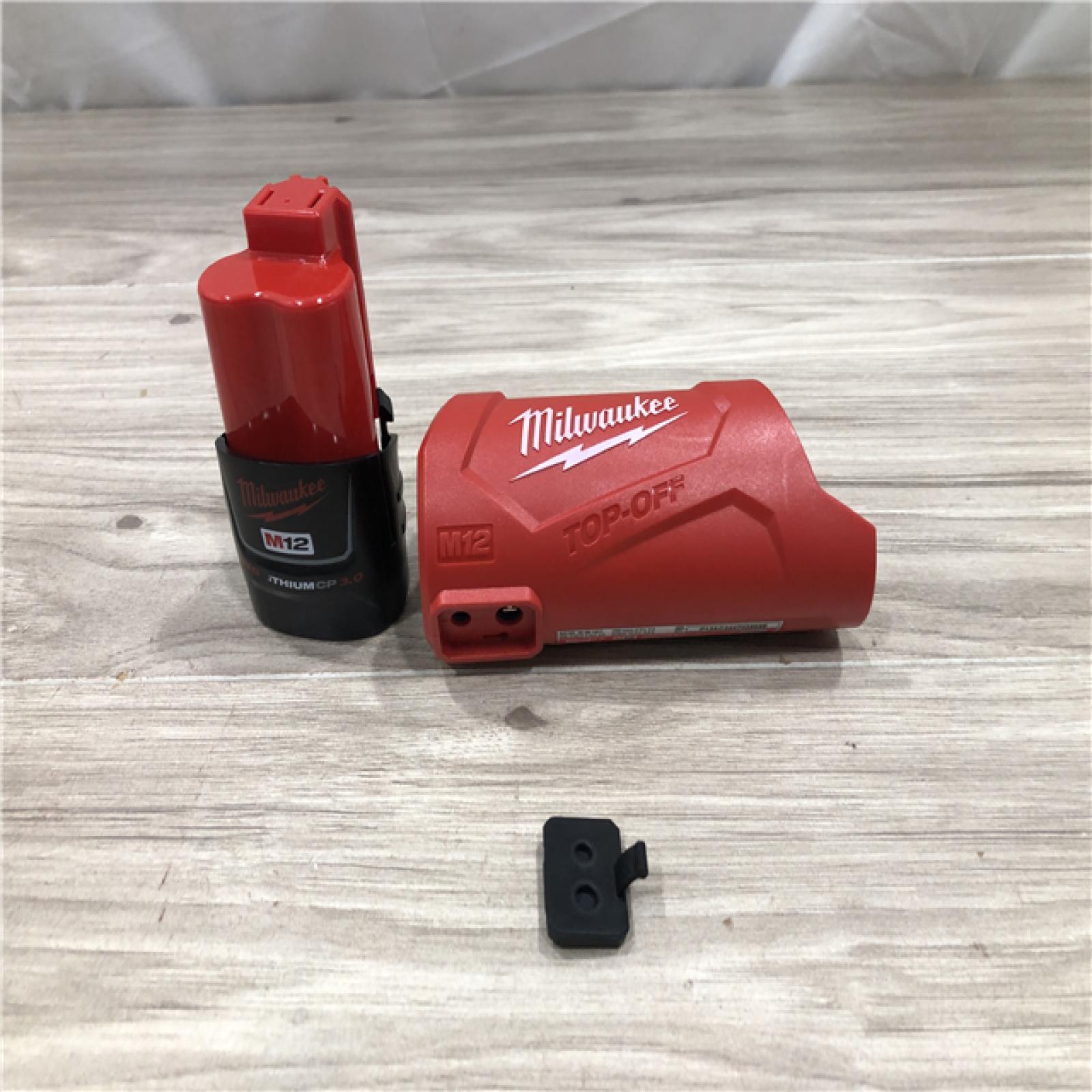 AS-IS Milwaukee Men's X-Large M12 12V Lithium-Ion Cordless TOUGHSHELL Red Heated Jacket Kit