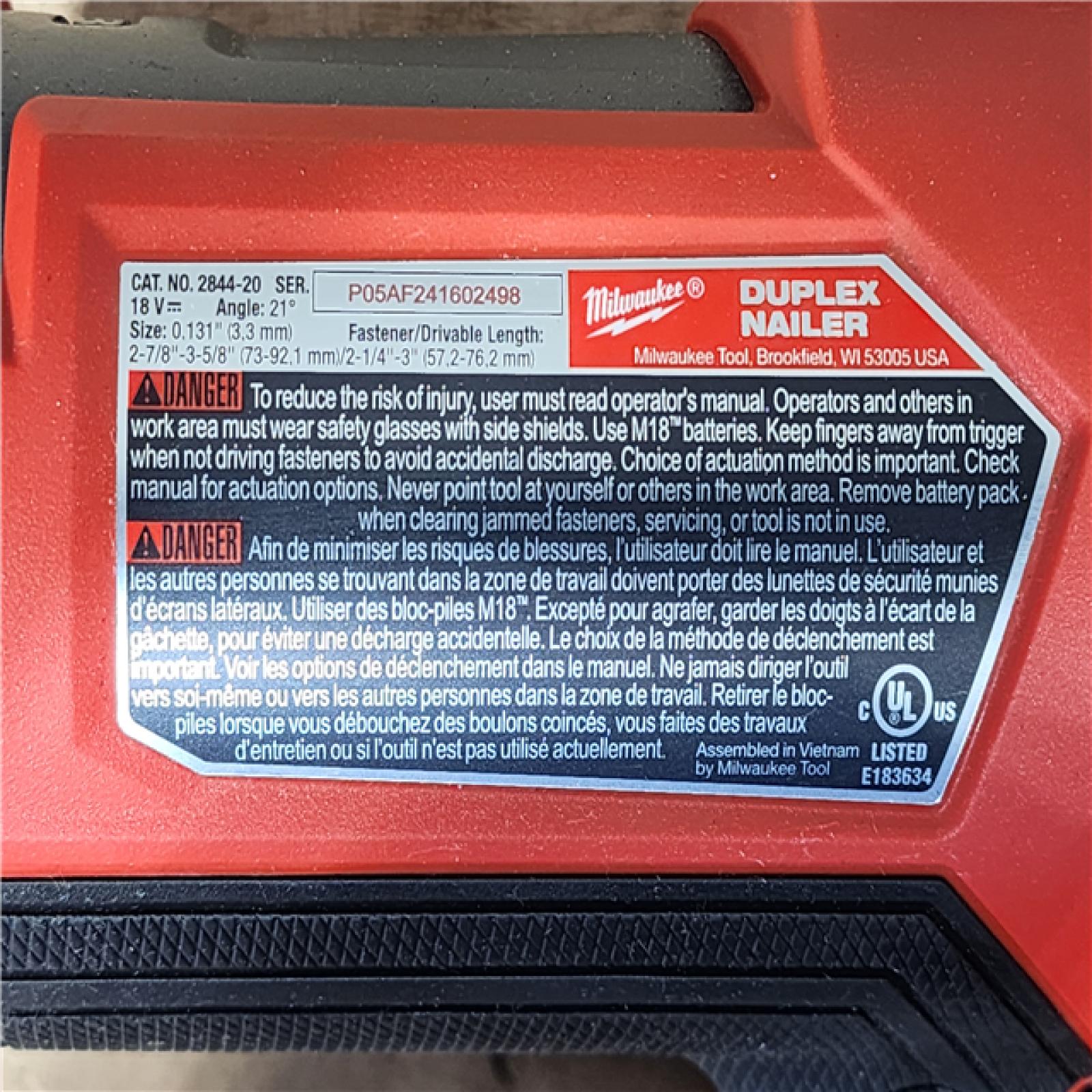 HOUSTON LOCATION - AS-IS Milwaukee M18 FUEL 18-Volt Brushless Lithium-Ion Cordless 21-Degree Duplex Nailer