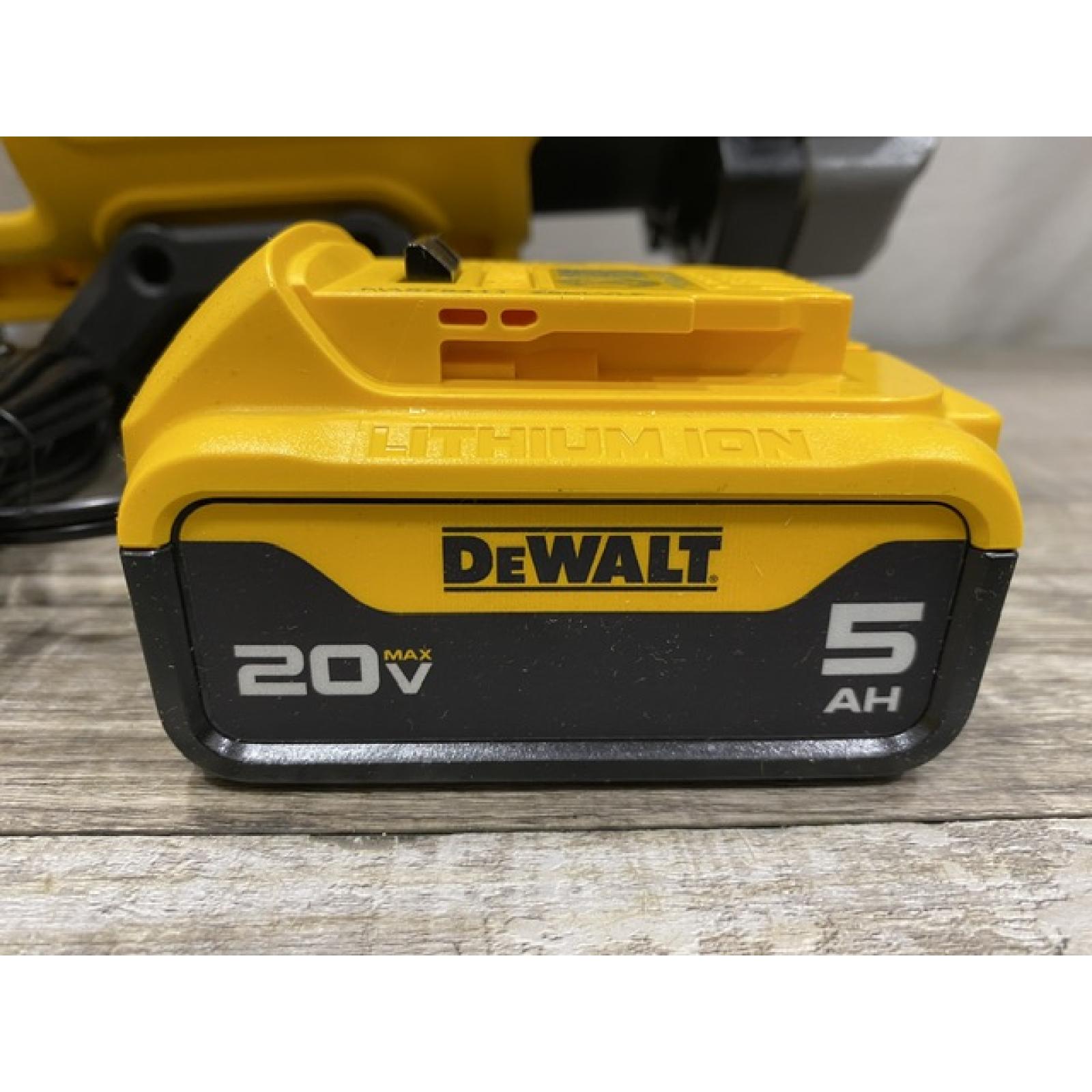 AS-IS DEWALT 20V MAX* XR Brushless Cordless Handheld Blower Kit