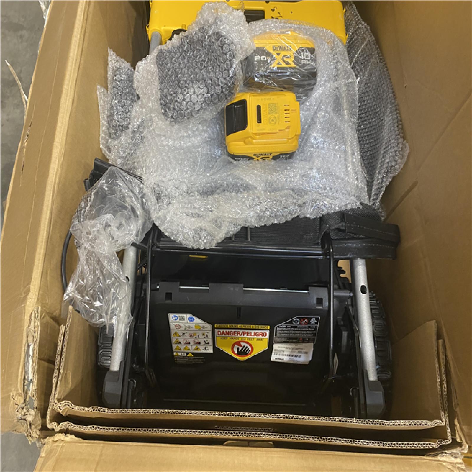 Dallas Location - As-Is 	DEWALT 20V MAX Brushless Cordless 21 in. Self Propelled Lawn Mower Kit