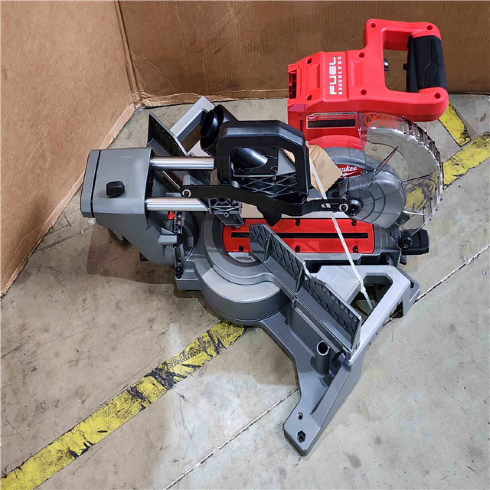 HOUSTON LOCATION - AS-IS (APPEARS LIKE NEW) M18 FUEL 18V Lithium-Ion Brushless Cordless 7-1/4 in. Dual Bevel Sliding Compound Miter Saw Kit W/One 5.0Ah Battery