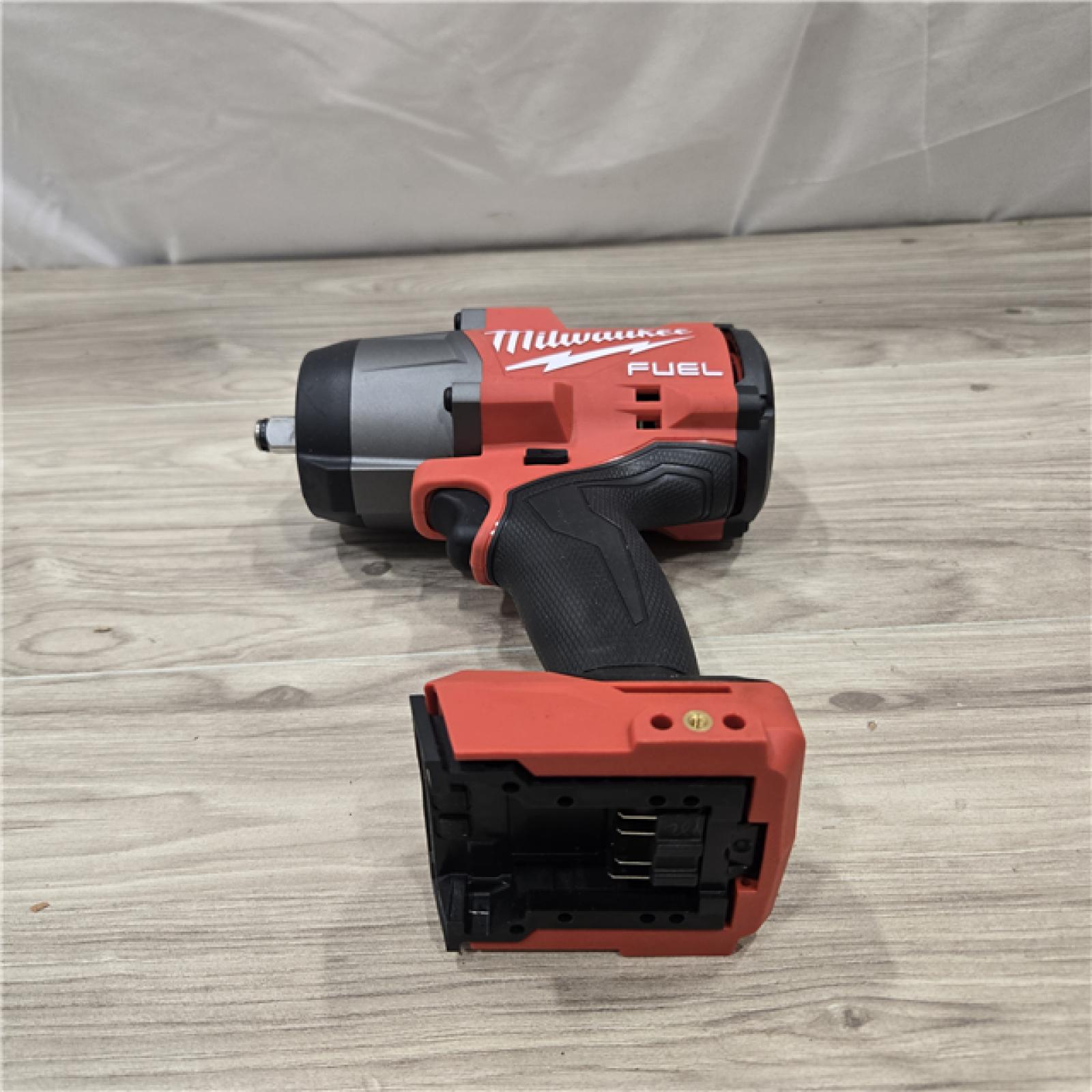 AS-IS Milwaukee M18 1/2 in. Cordless Brushless High Torque Impact Wrench Kit