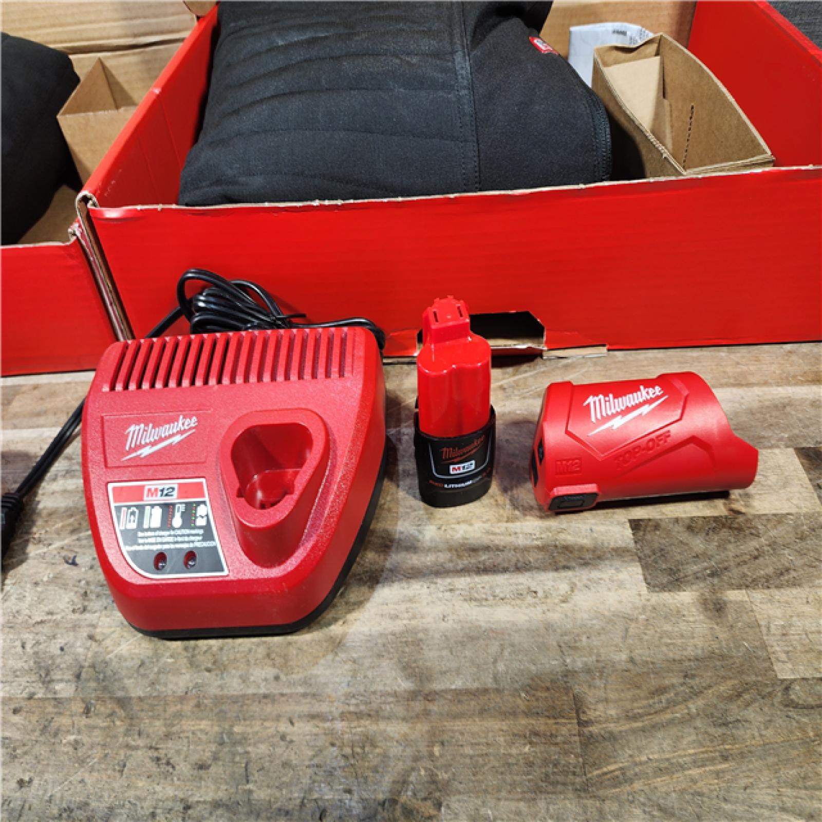 HOUSTON LOCATION - AS-IS MILWAUKEE 2 HEATED CLOTHING COMBO KIT