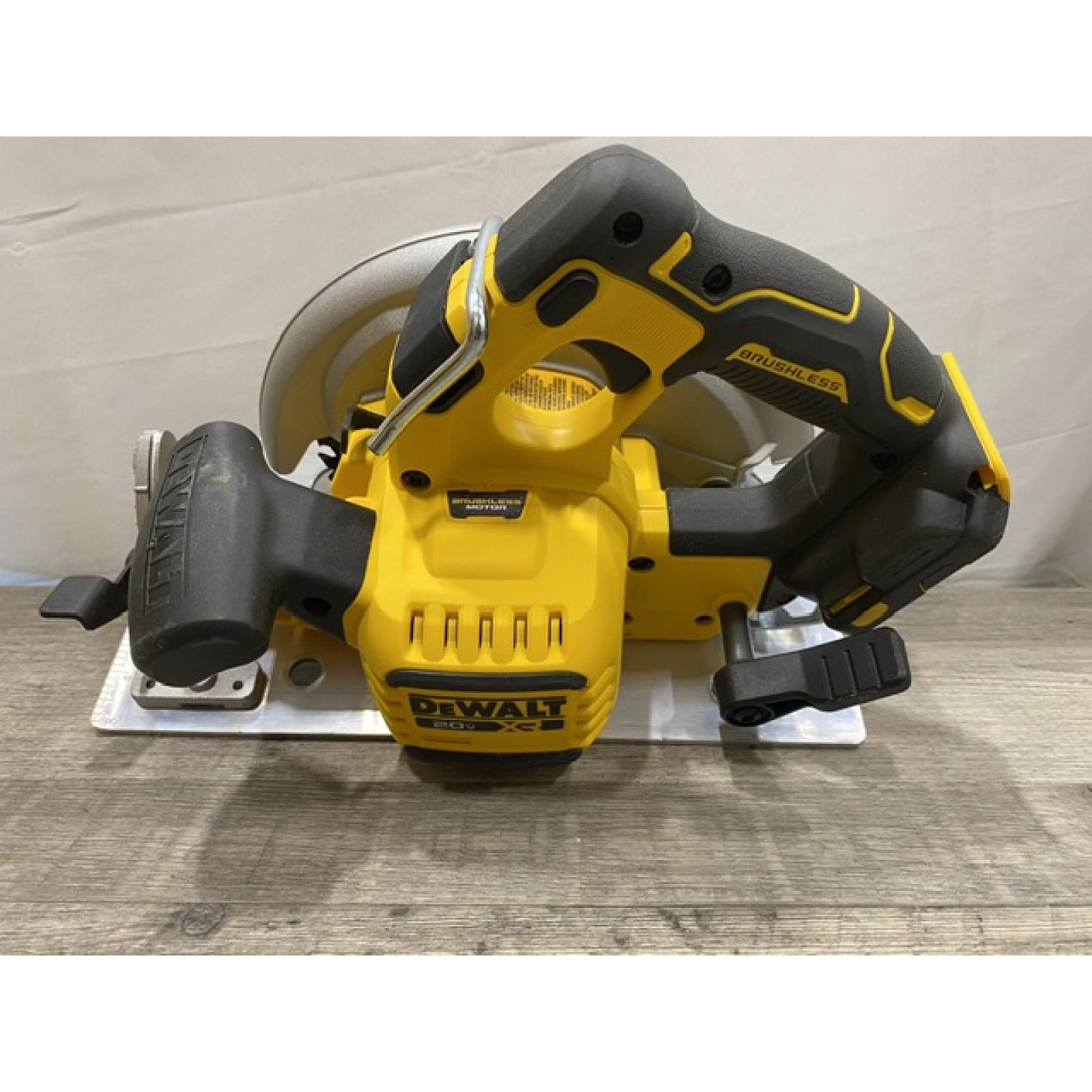 AS-IS DEWALT 20-Volt MAX 7-1/4 in. Cordless Circular Saw (Tool Only)
