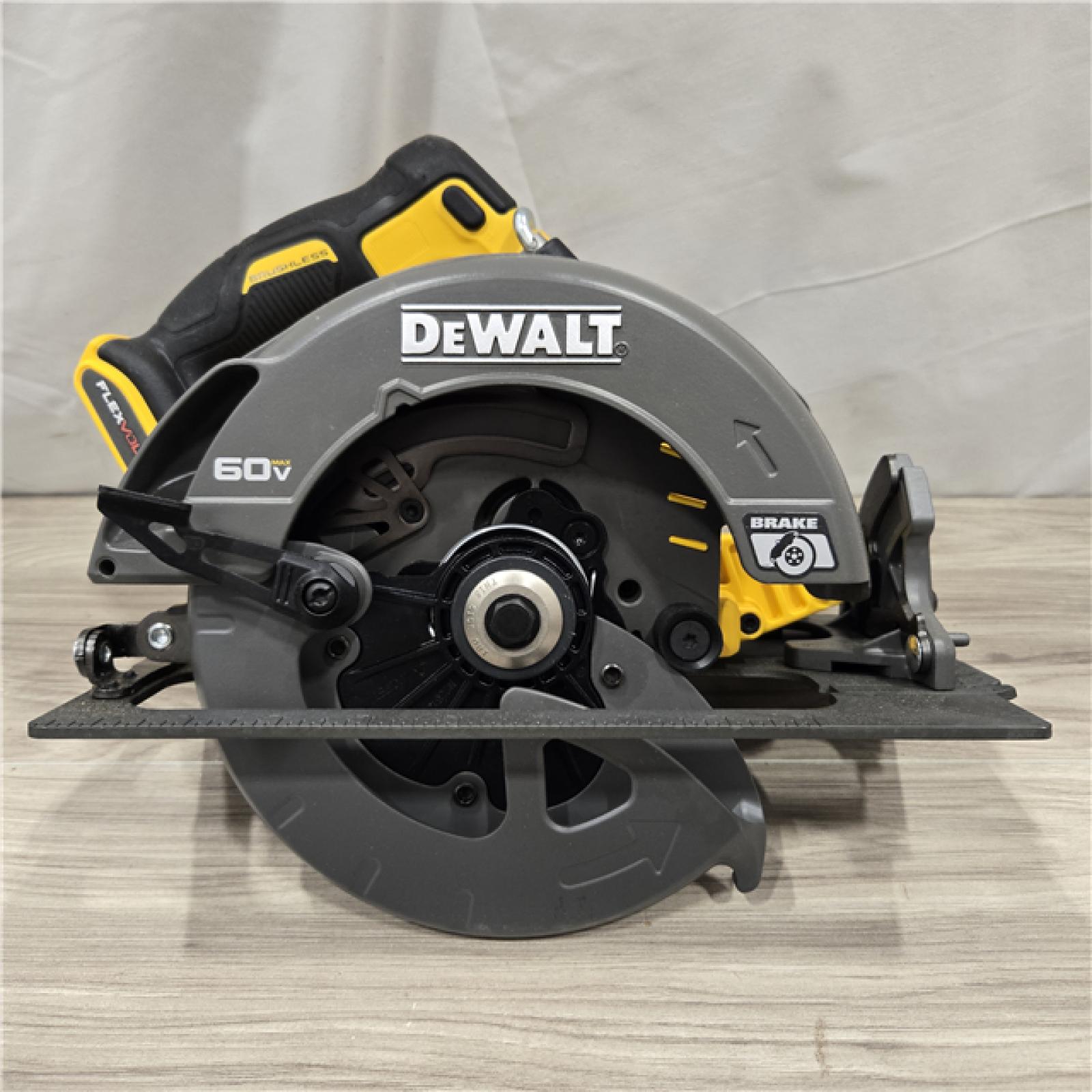 AS-IS DeWALT Flexvolt Max 7-1/4 60V  Circular Saw (Tool Only)
