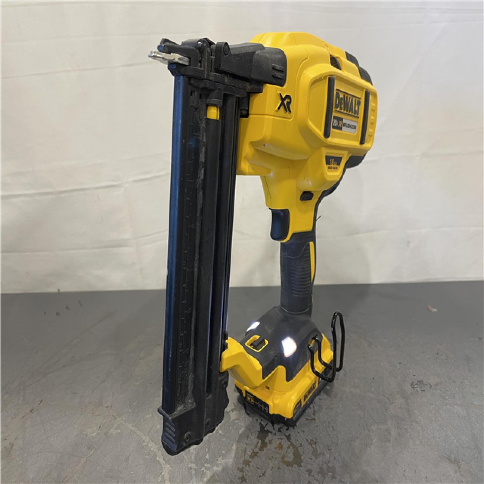 AS-IS - DeWalt 20V MAX XR Lithium-Ion Cordless 18-Gauge Brad Nailer
