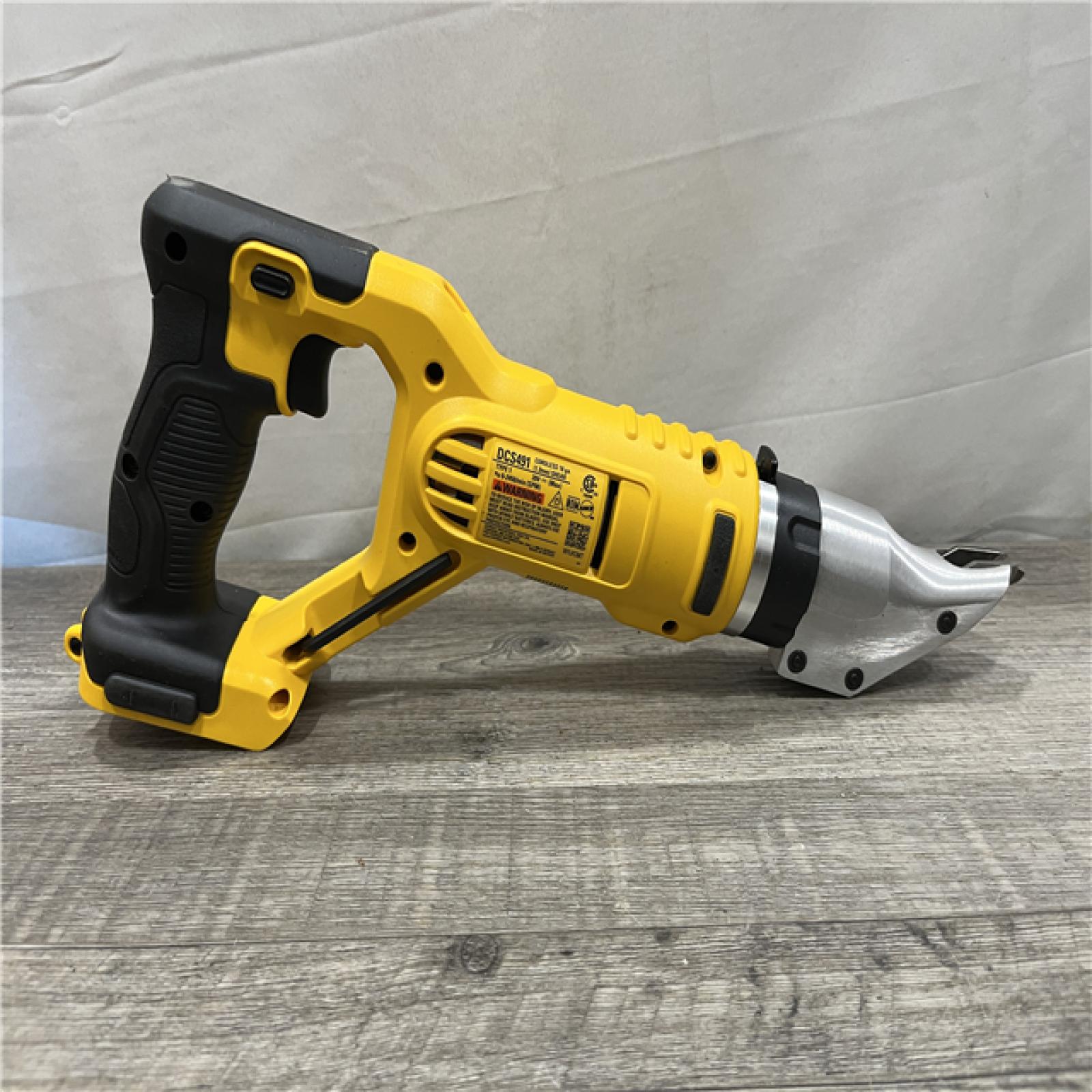 AS-IS DEWALT 20V MAX Cordless 18-Gauge Swivel Head Shears (Tool Only)