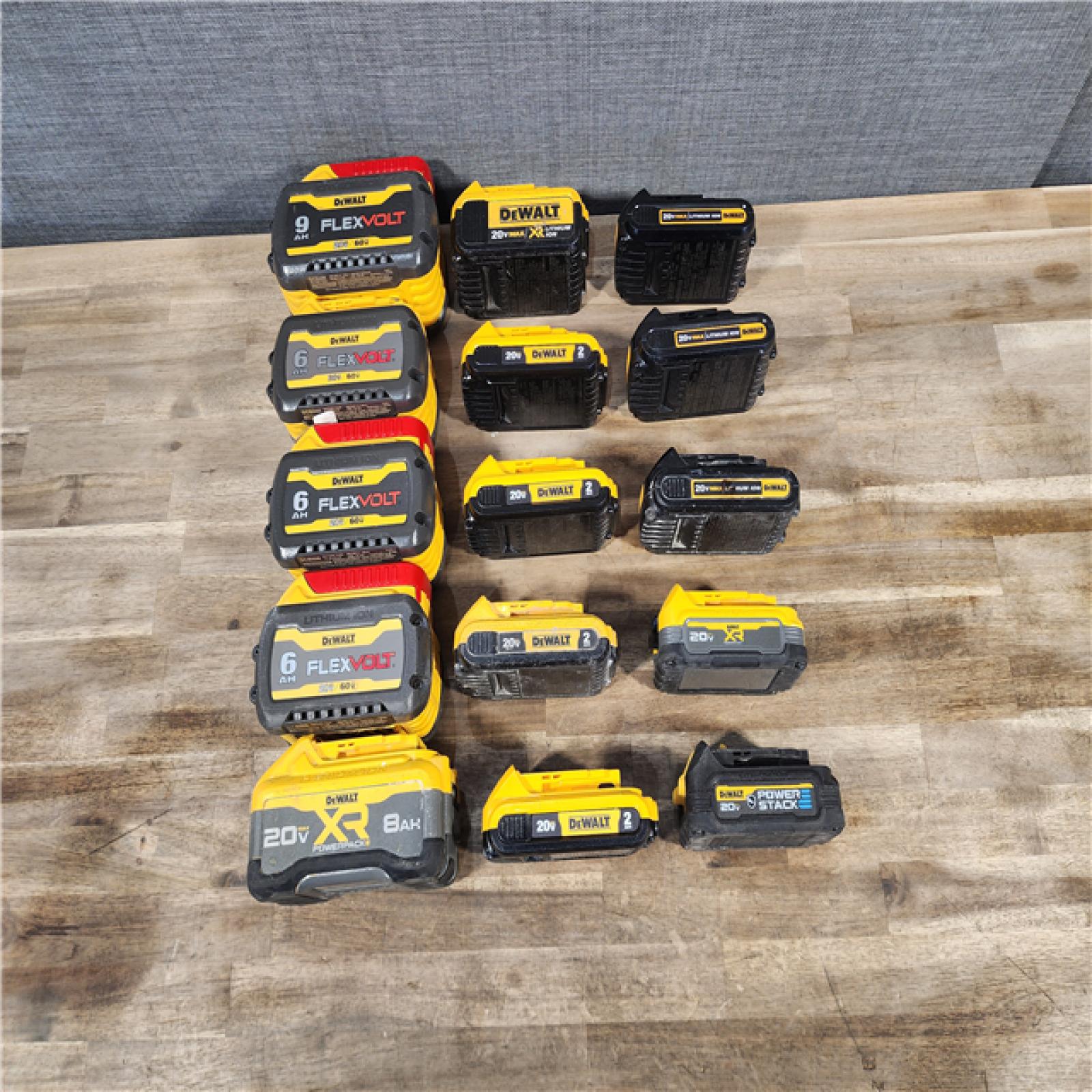 HOUSTON LOCATION - AS-IS DEWALT BATTERY PACK QTY - 15