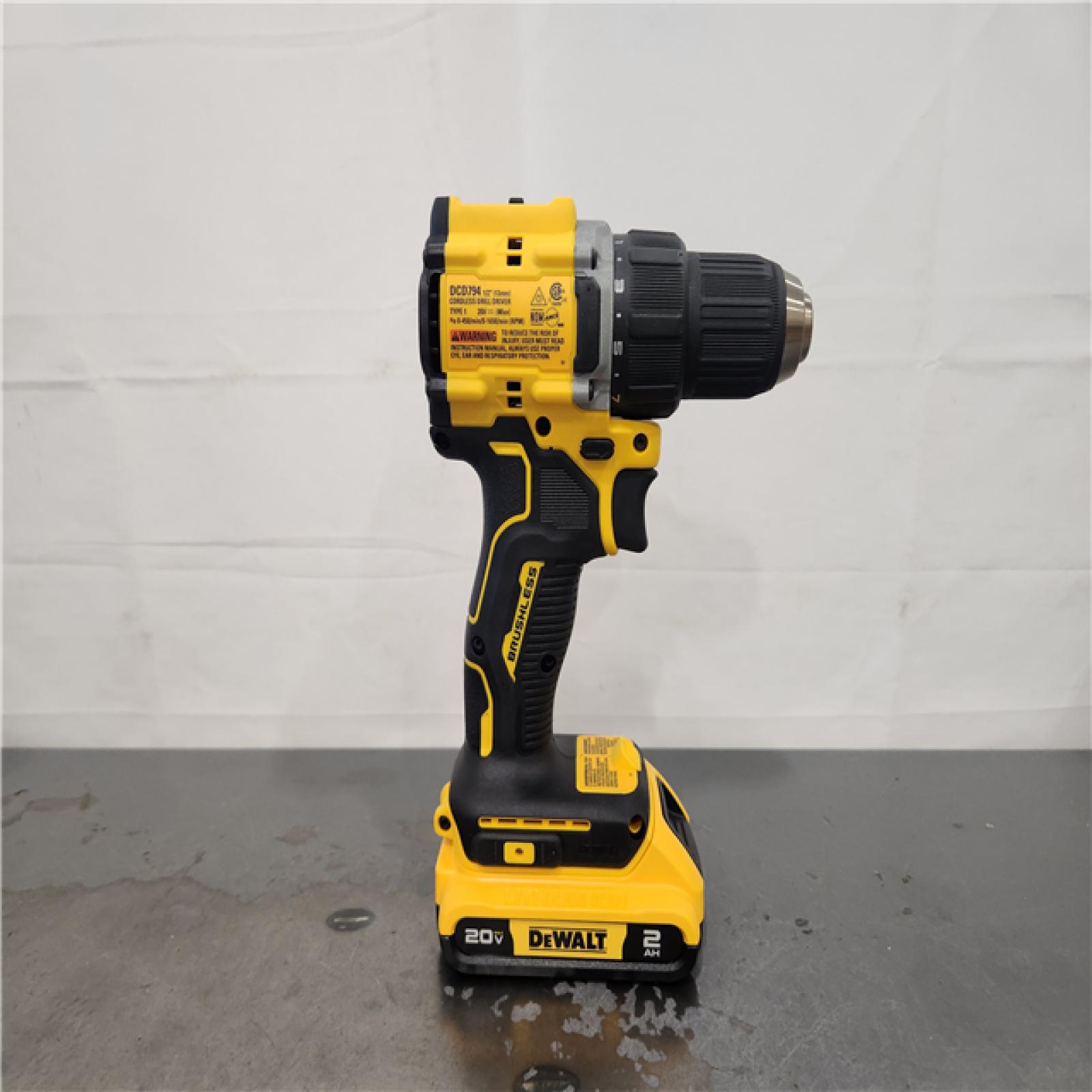 AS-IS- DEWALT ATOMIC COMPACT SERIES 20V MAX* Brushless Cordless 1/2 Drill/Driver Kit