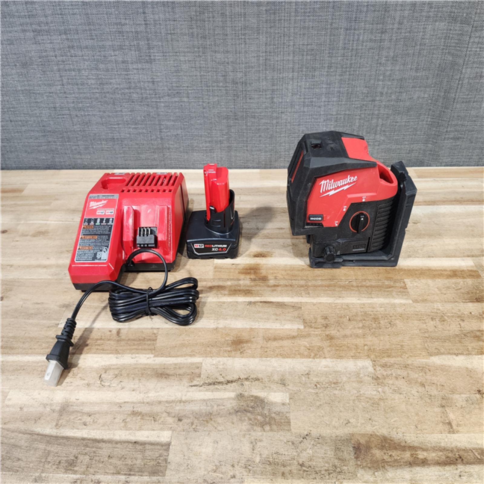HOUSTON LOCATION - AS-IS Milwaukee 12-Volt Lithium-Ion Cordless Green 125 ft. Cross Line and Plumb Points Laser Level Kit