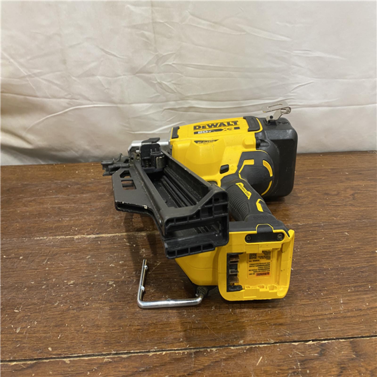AS-IS DEWALT 20-Volt 21° Cordless Framing Nailer (Tool-Only)