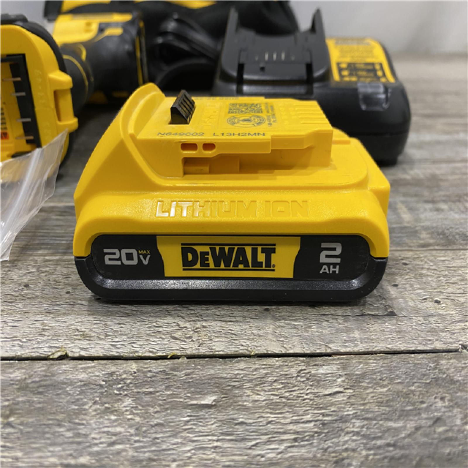 AS-IS DEWALT Atomic 20V Max Lithium-Ion Brushless Cordless Compact 1/4 in. Impact Driver Kit