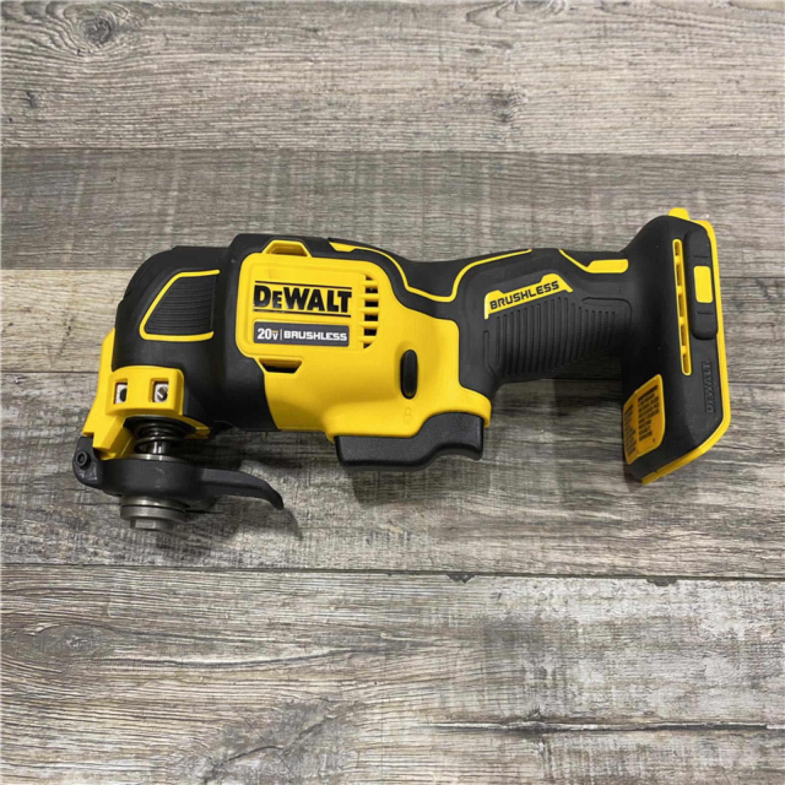 AS-IS DEWALT ATOMIC 20V MAX Cordless Brushless Oscillating Multi Tool Kit