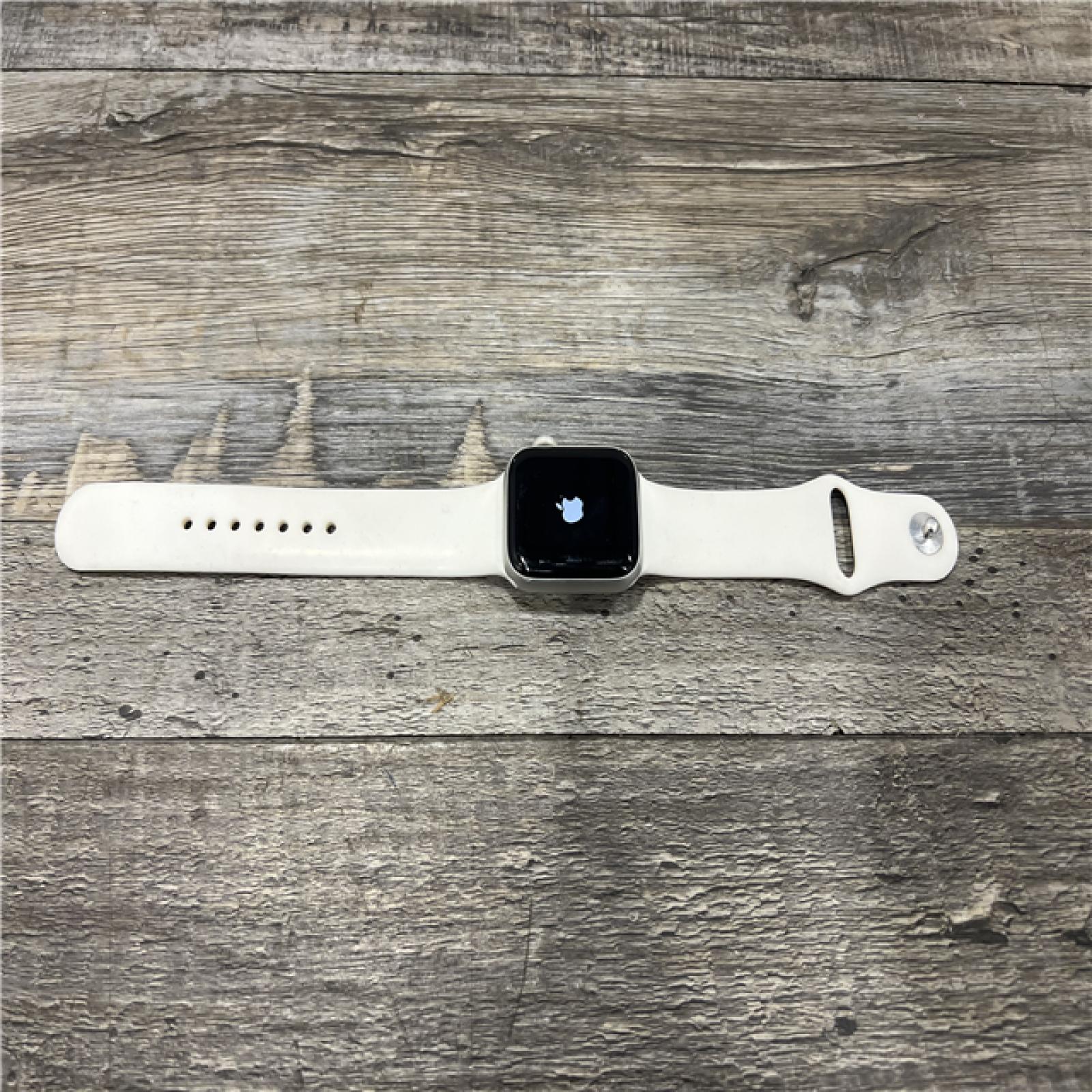 AS-IS  Apple Watch Series 5 40mm GPS + Cellular - Silver Aluminum Case - White