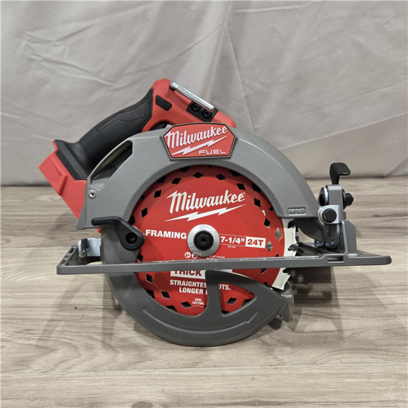 AS-IS Milwaukee M18 FUEL 7-1/4 Inch Circular Saw (Bare Tool)