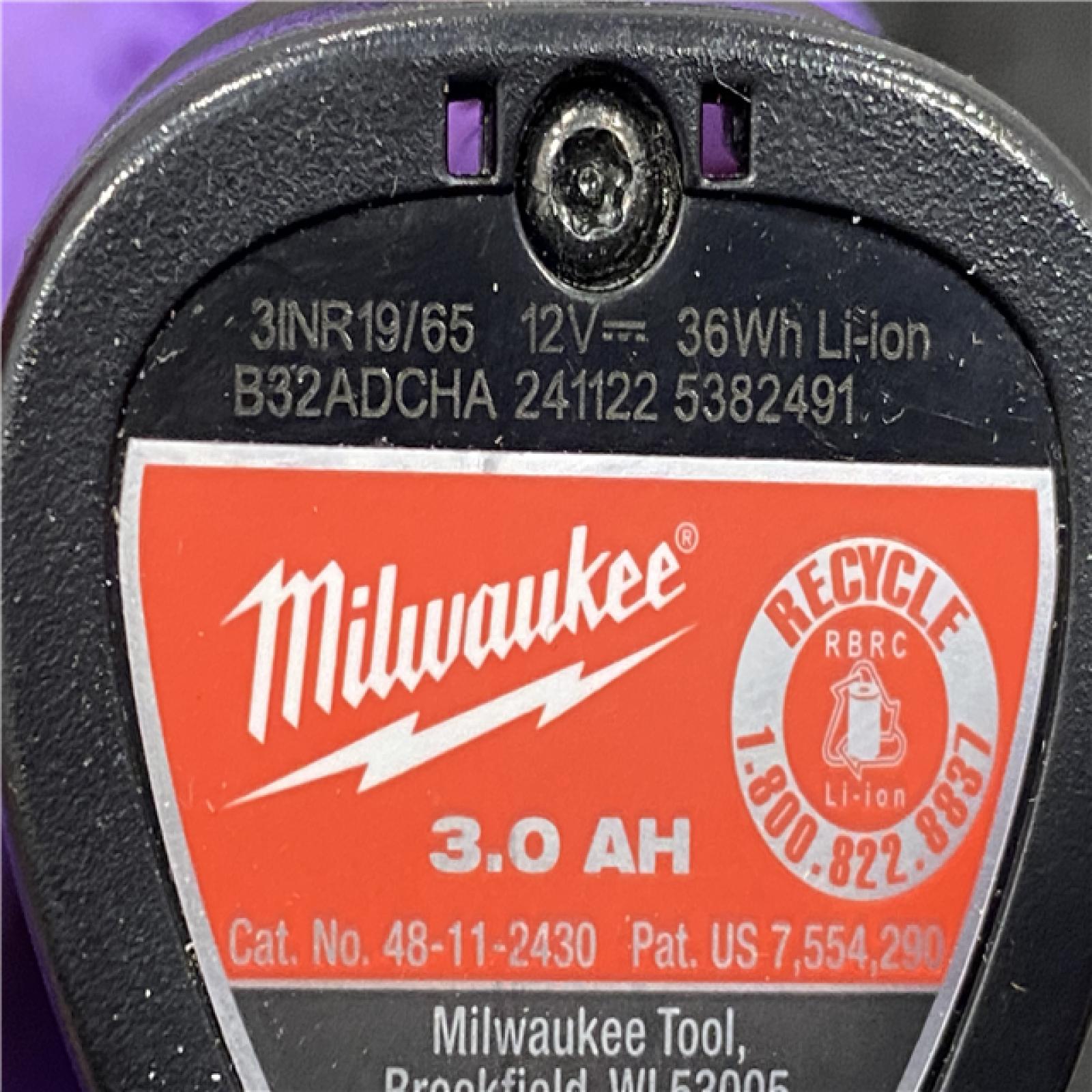 AS-IS Milwaukee Men's Medium 12V Lithium-Ion Cordless AXIS Black Heated Jacket Kit