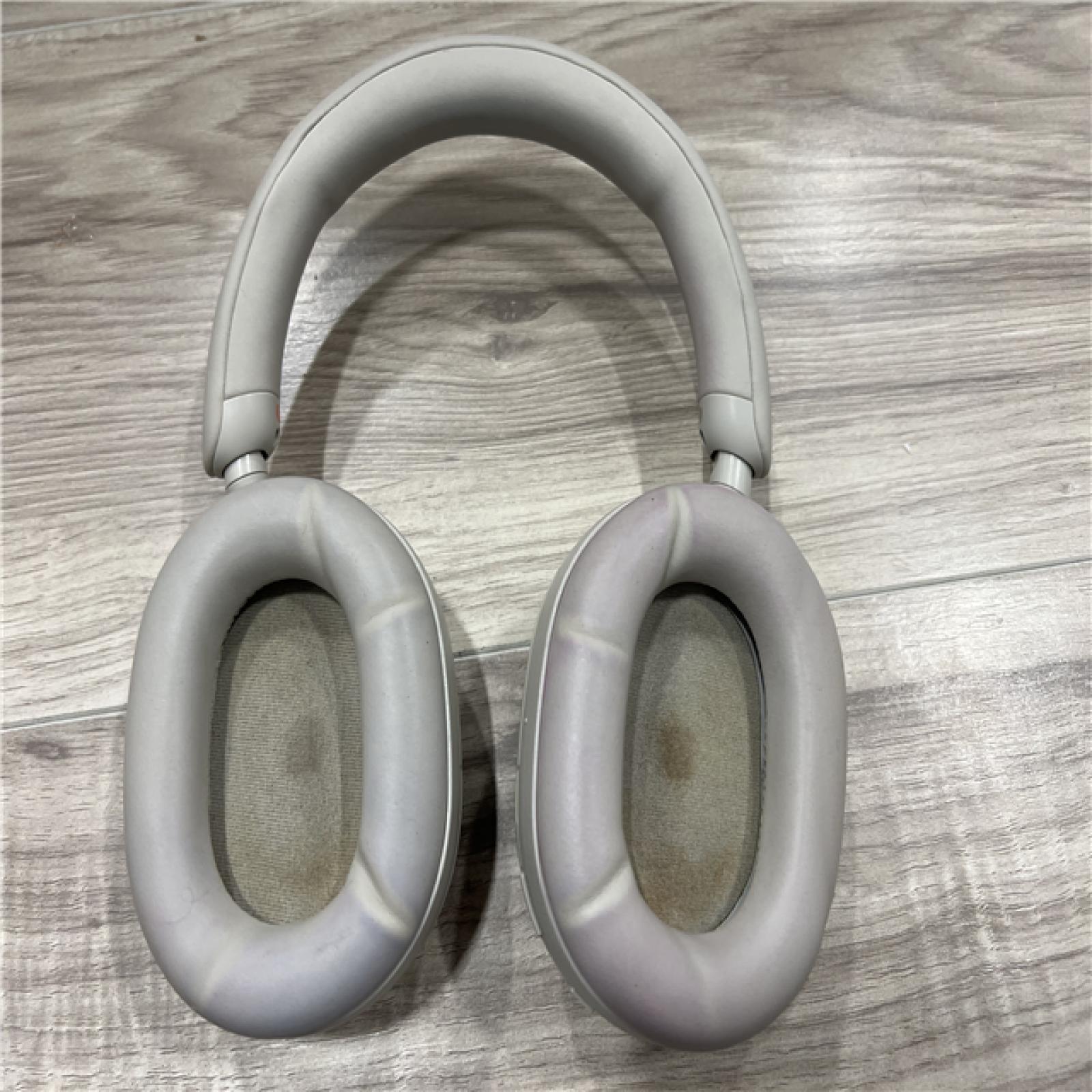 AS-IS Sony - WH-1000XM5 Wireless Noise Cancelling Over-the-Ear Headphones - Silver