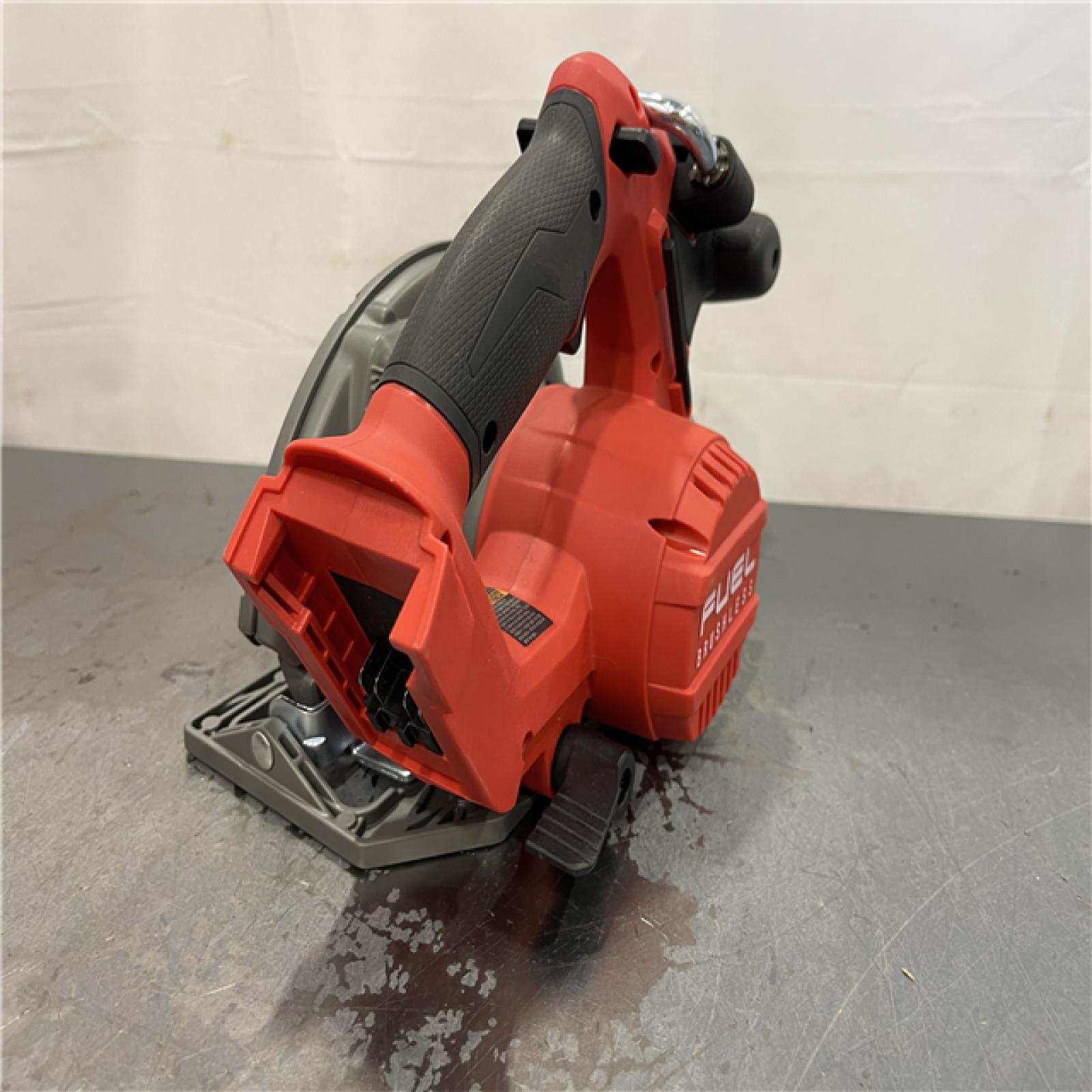 AS-IS - Milwaukee M18 FUEL 18V Lithium-Ion Brushless Cordless 6-1/2 in. Circular Saw