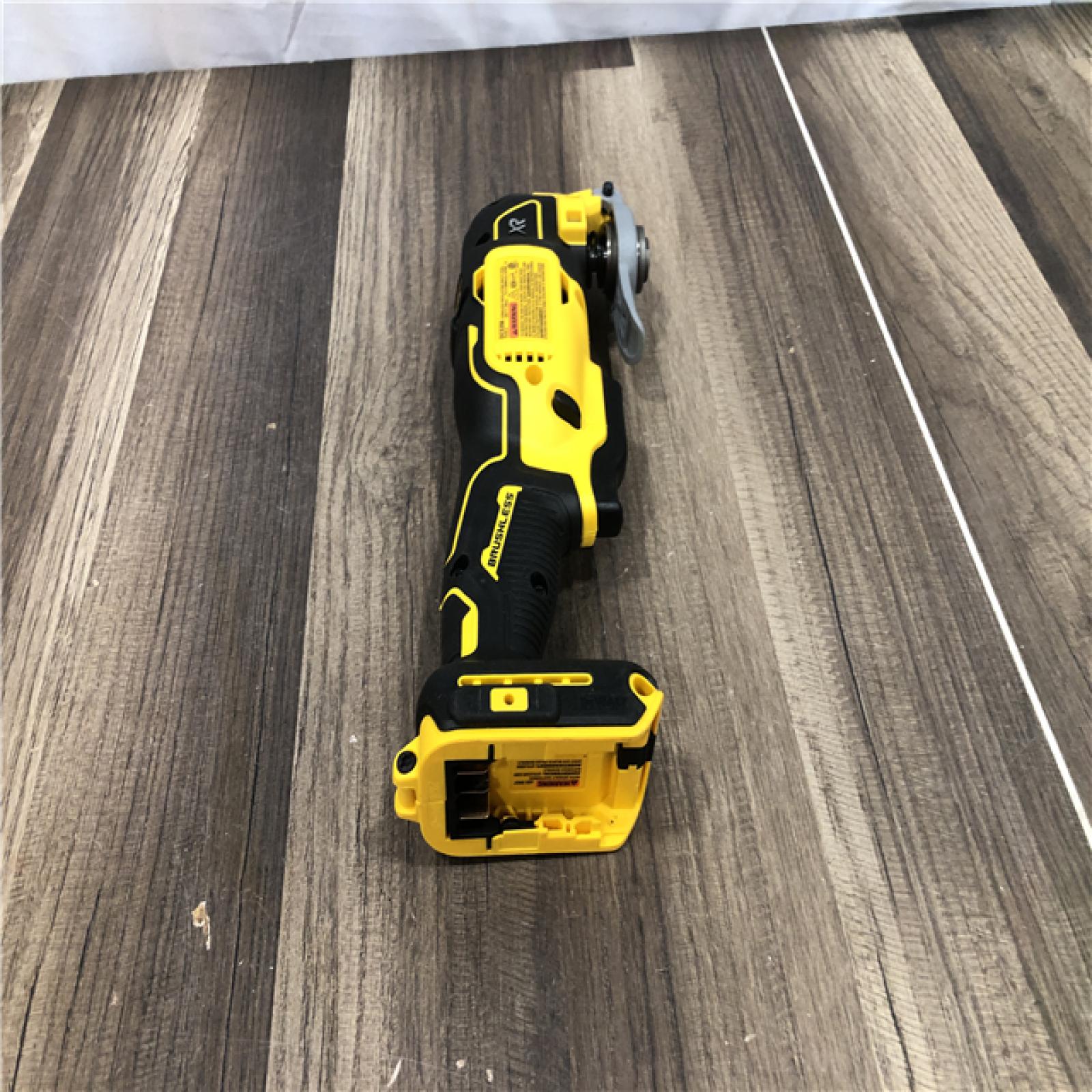 AS-IS DEWALT 20V MAX XR Cordless Brushless 3-Speed Oscillating Multi Tool (Tool Only)
