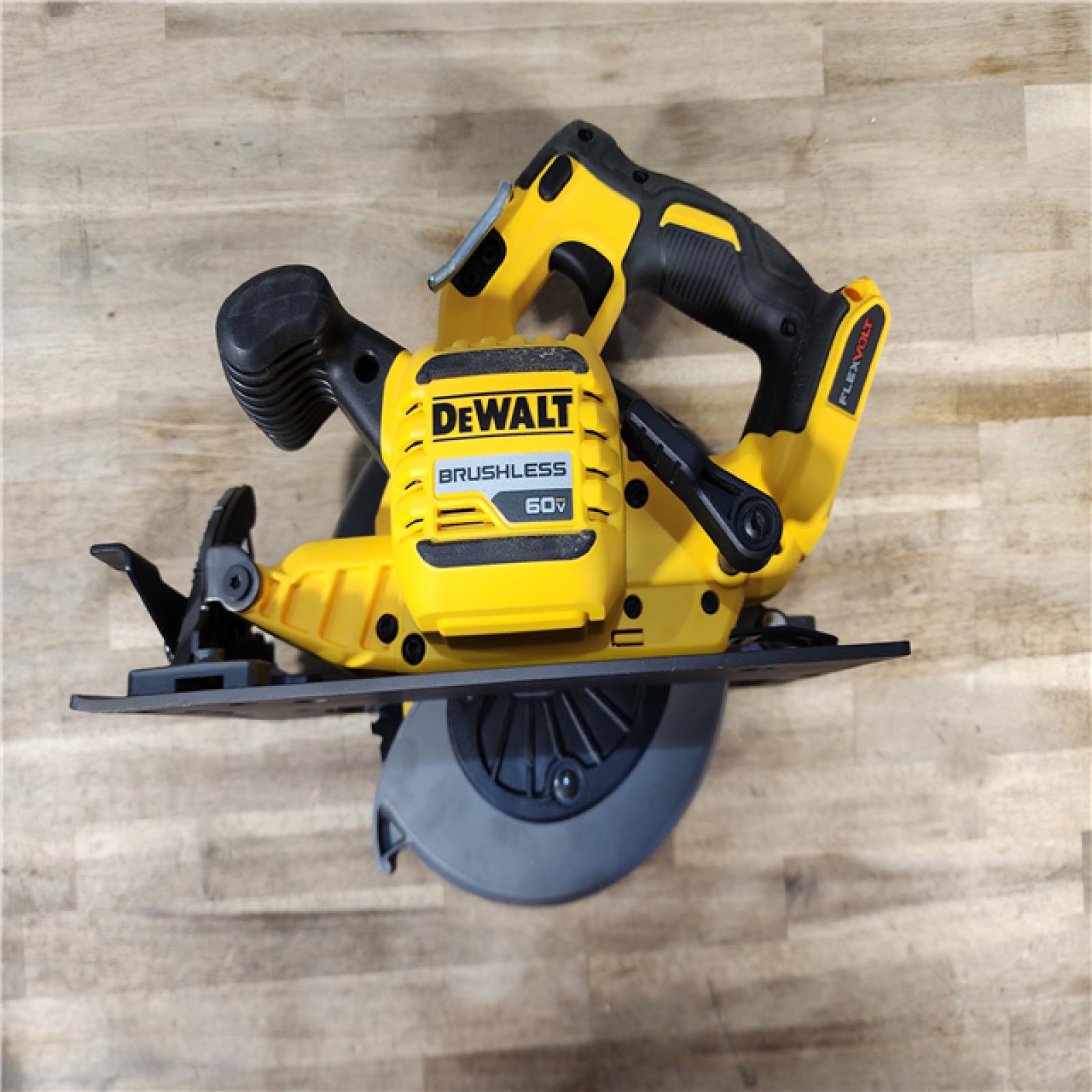 HOUSTON LOCATION - AS-IS DeWALT Flexvolt Max 7-1/4  60V Brushless Circular Saw DCS578B (Bare Tool)