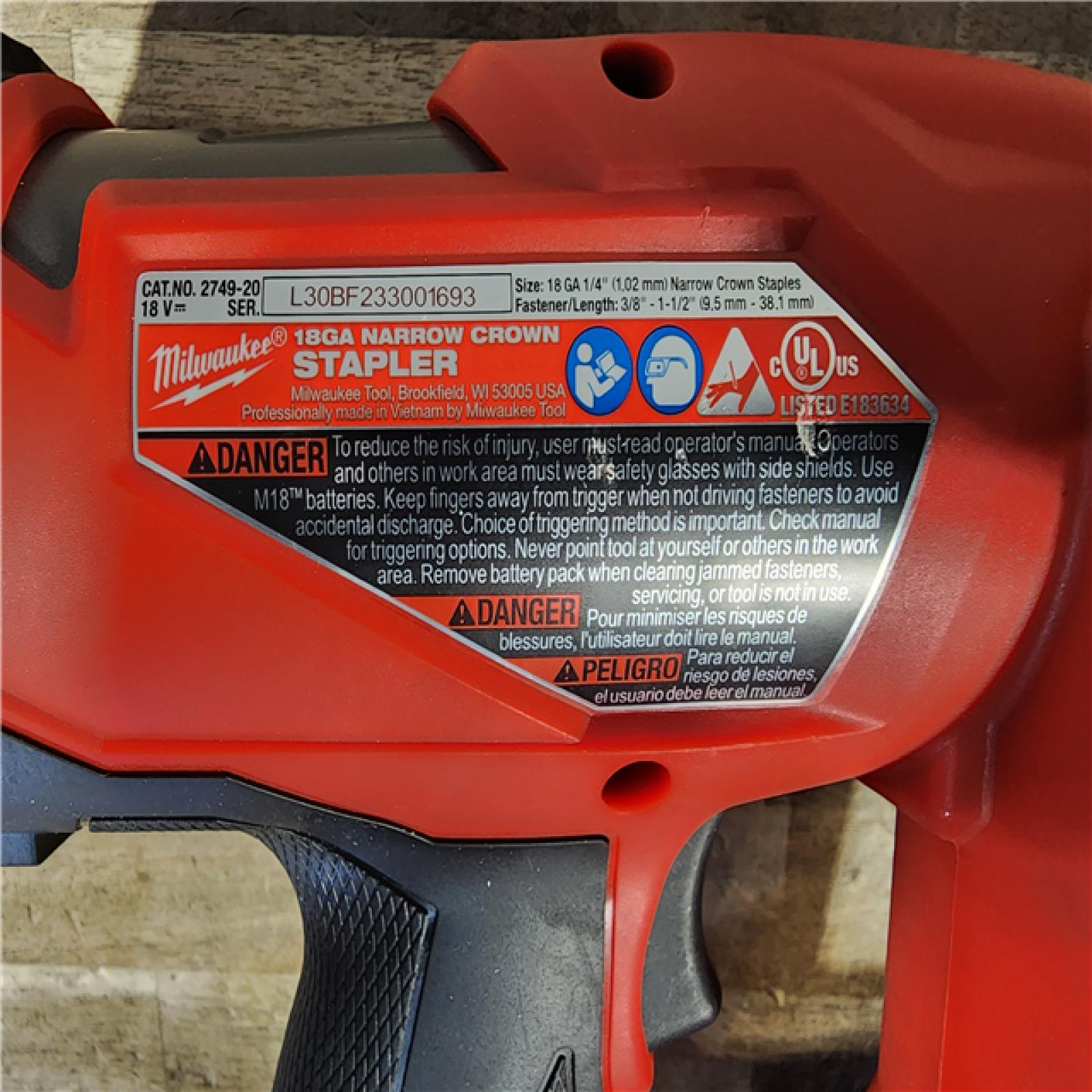 HOUSTON LOCATION - AS-IS MILWAUKEE FUEL 18V Cordless 18-Gauge 1/4 in. Narrow Crown Stapler (Tool-Only)