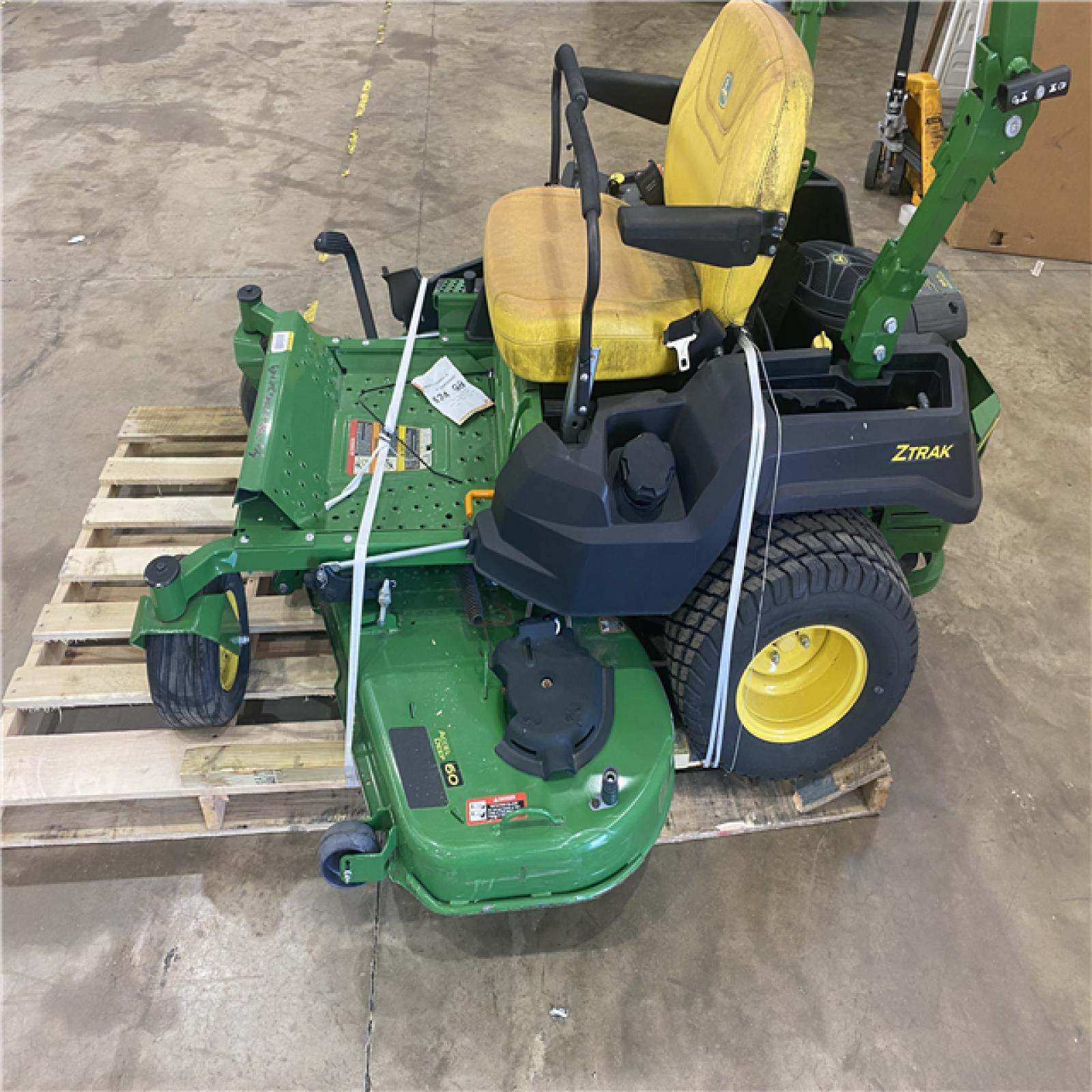 Houston Location - AS-IS Outdoor Power Equipment  JOHN DEERE SIT DOWN MOWER ZTRAK Z515E