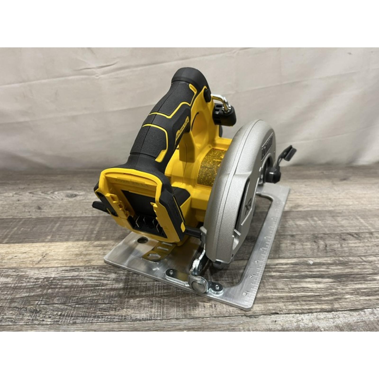 AS-IS DEWALT 20-Volt MAX 7-1/4 in. Cordless Circular Saw (Tool Only)