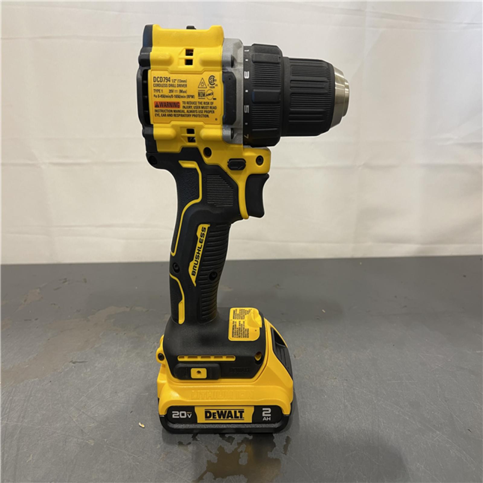 AS-IS - DEWALT ATOMIC COMPACT SERIES 20V MAX* Brushless Cordless 1/2 Drill/Driver Kit