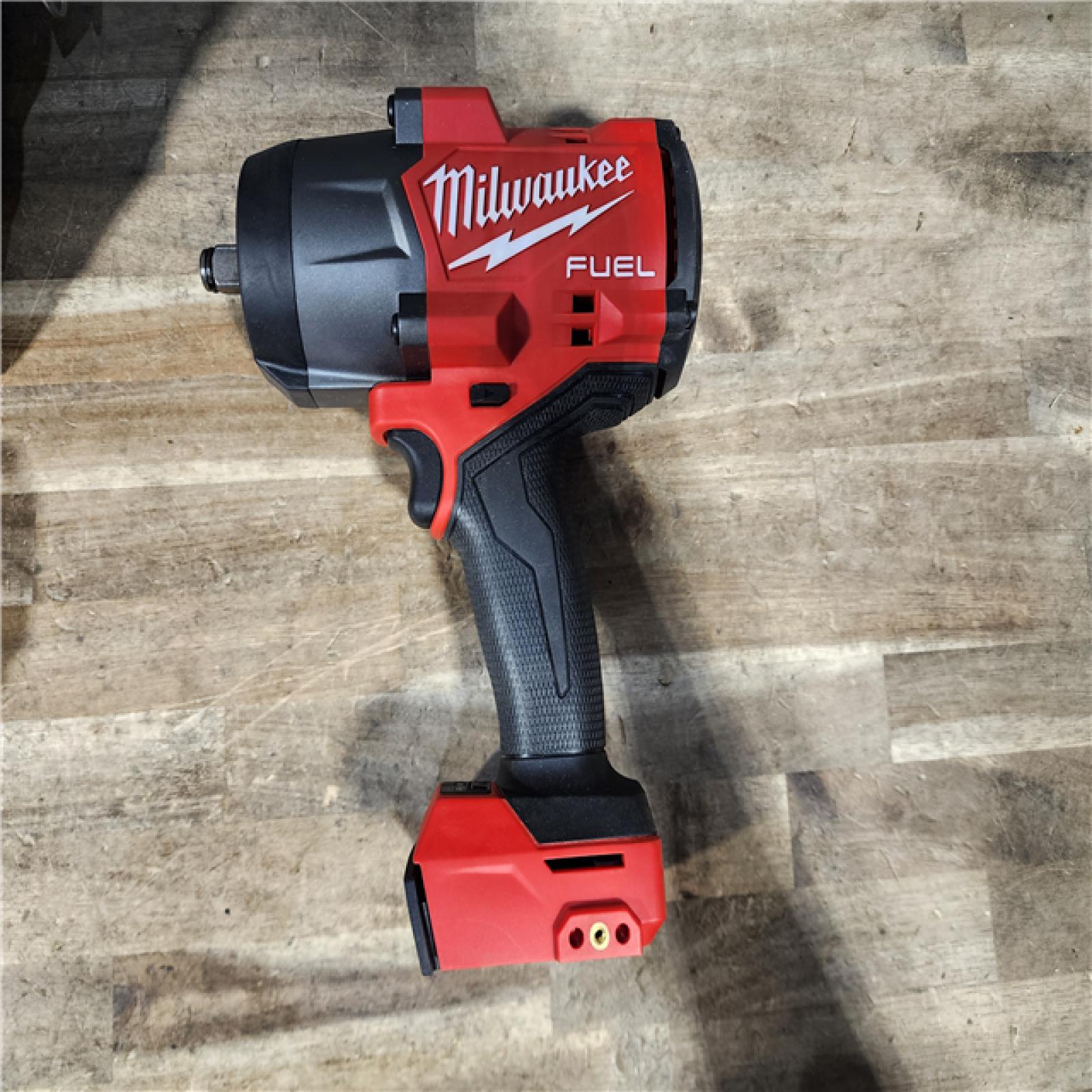 HOUSTON LOCATION - AS-IS (APPEARS LIKE NEW) Milwaukee FUEL 18V Lithium-Ion Brushless Cordless 1/2 in. Impact Wrench w/Friction Ring Kit