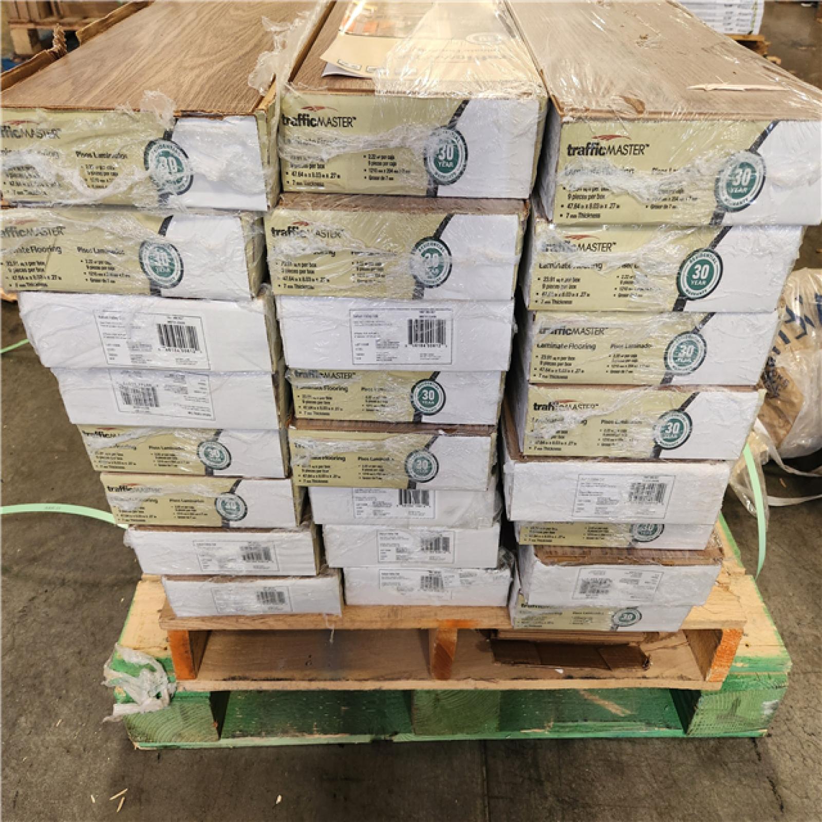 Phoenix AS-IS TrafficMaster Kellum Valley Oak Gunstock Brown 7 mm T x 8 in. W Laminate Wood Flooring (600 sqft/25 case)